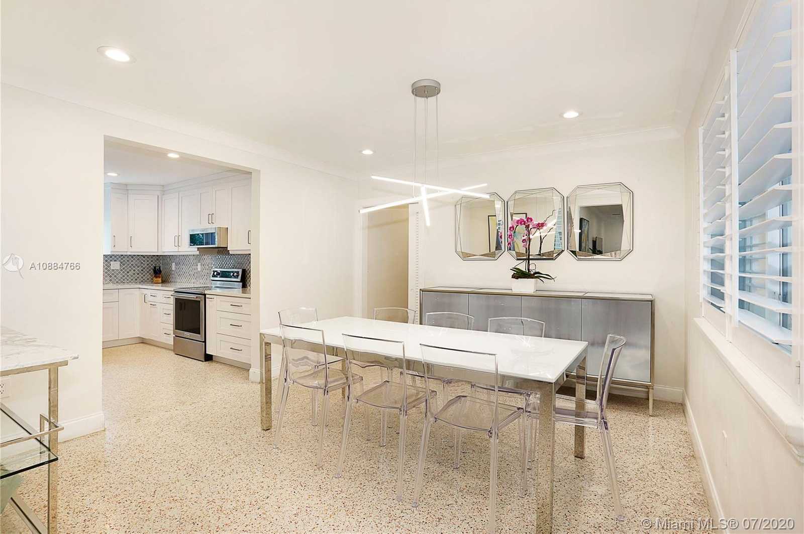 Small Image of 2425 INDIAN MOUND TRL, Coral Gables Number 4