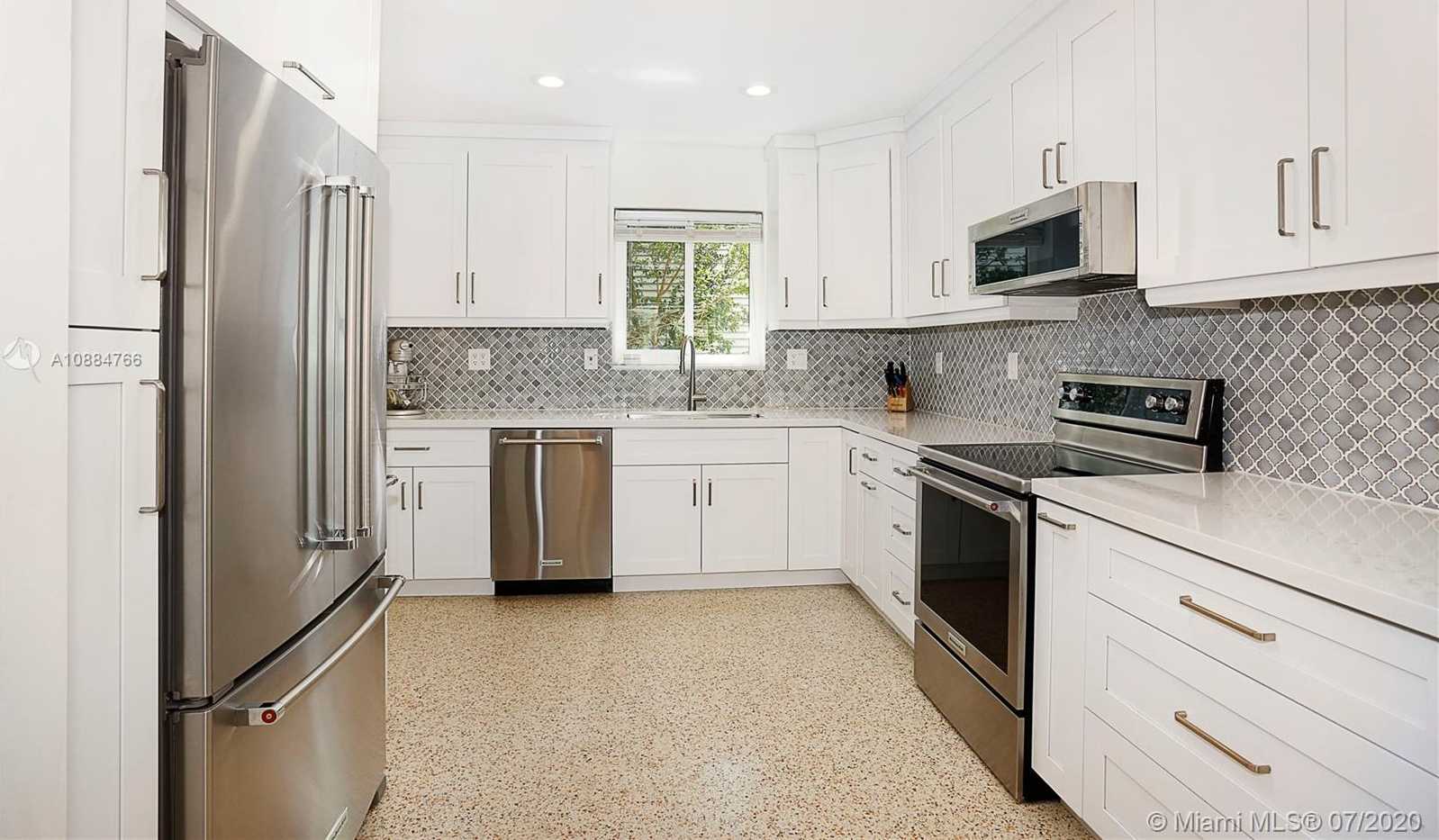 Small Image of 2425 INDIAN MOUND TRL, Coral Gables Number 6