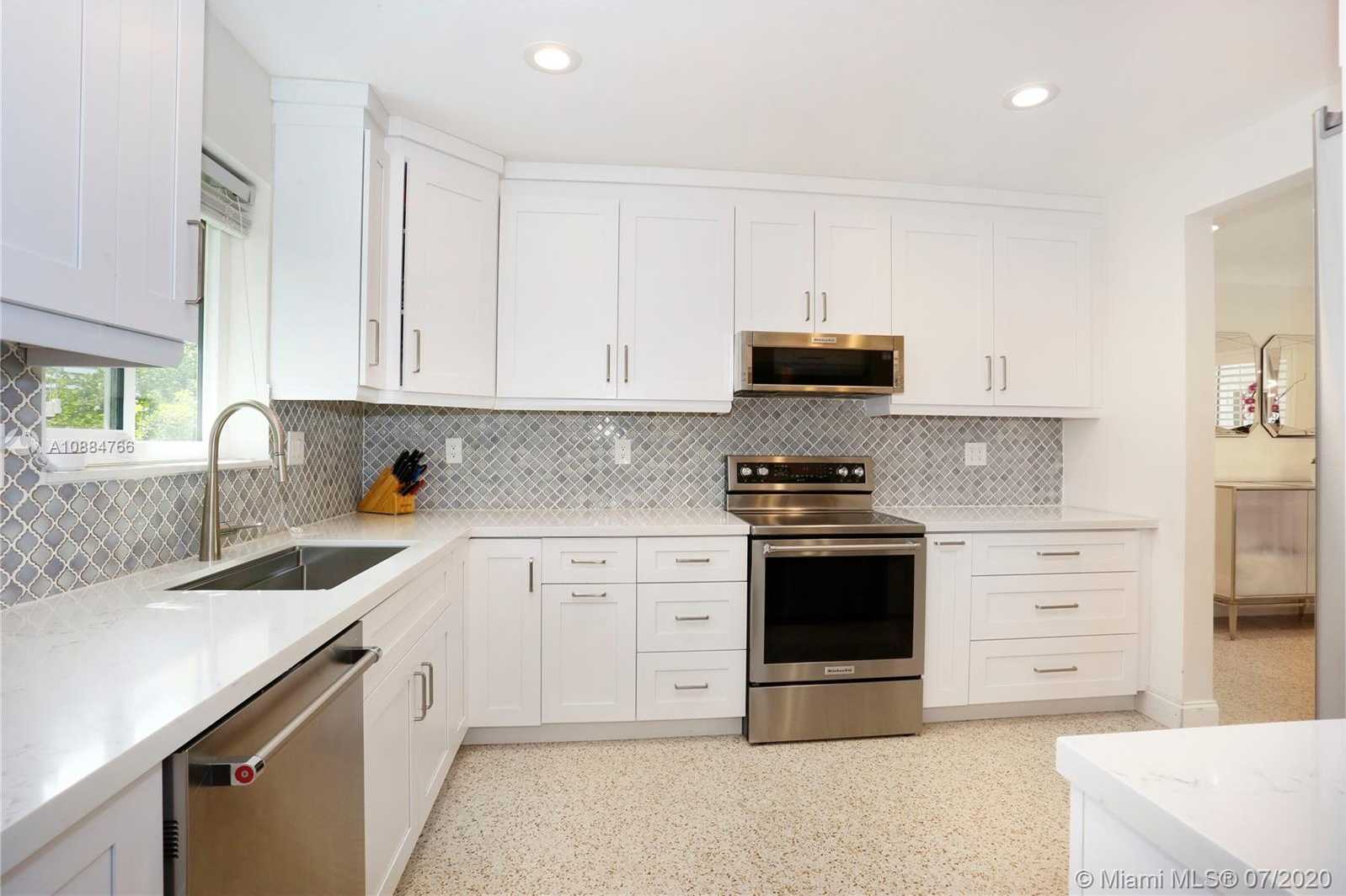 Small Image of 2425 INDIAN MOUND TRL, Coral Gables Number 7