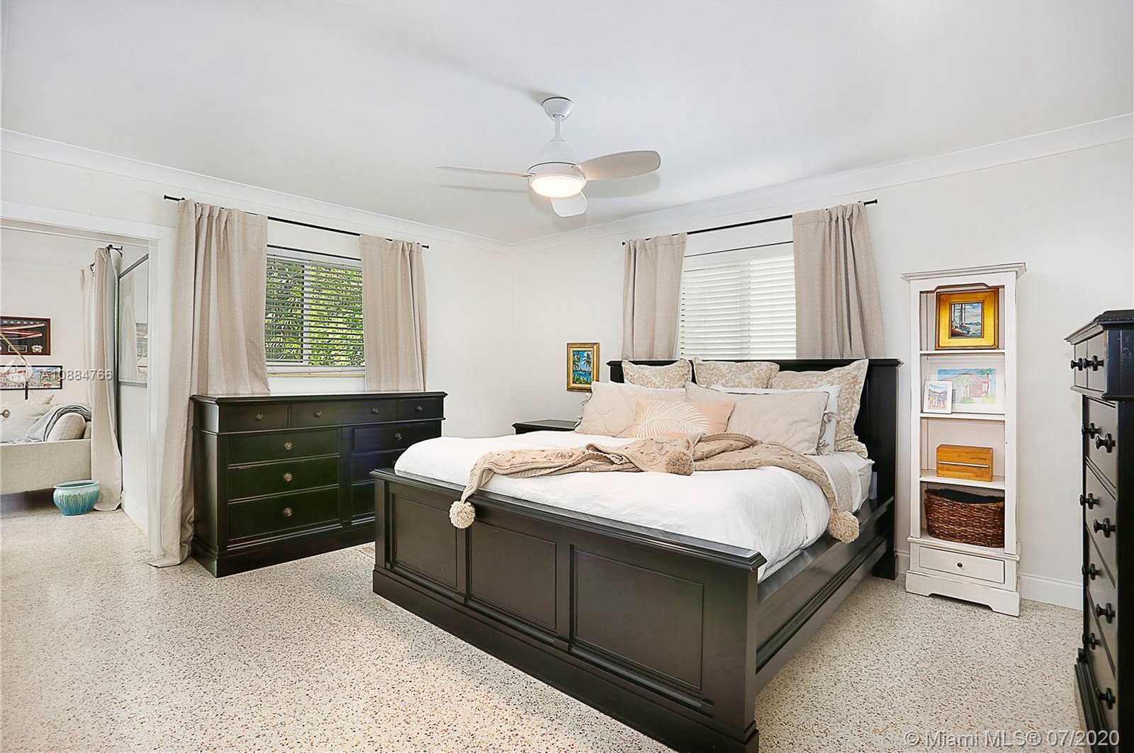 Small Image of 2425 INDIAN MOUND TRL, Coral Gables Number 8