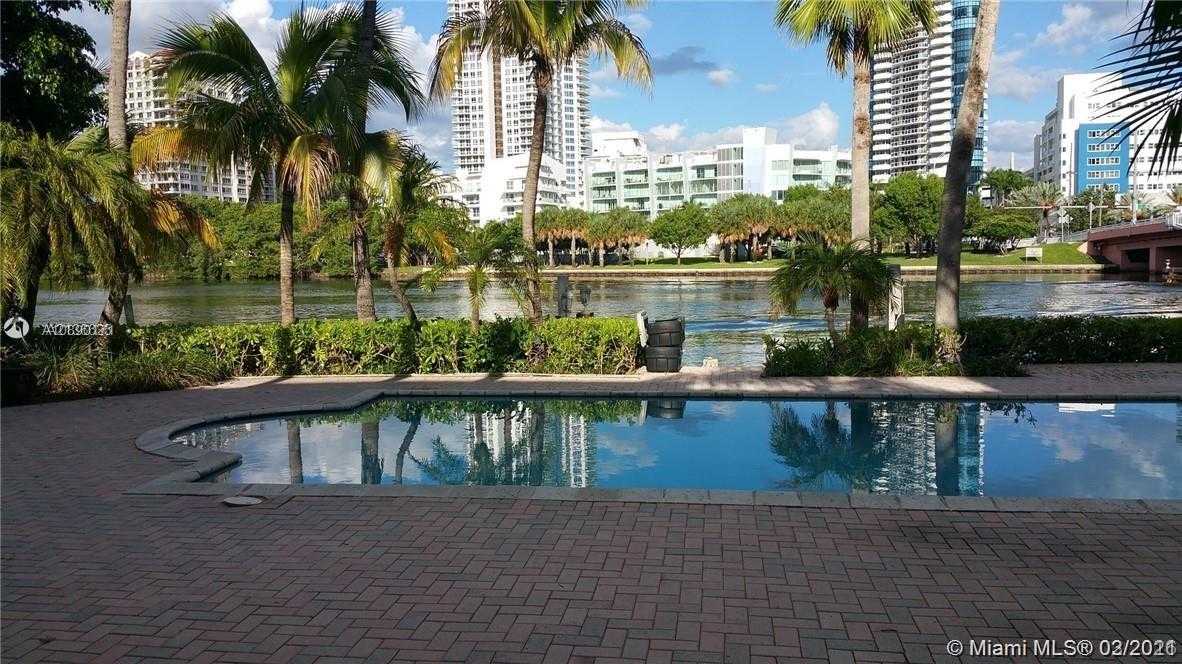 Small Image of 6325 ALLISON RD, Miami Beach Number 3