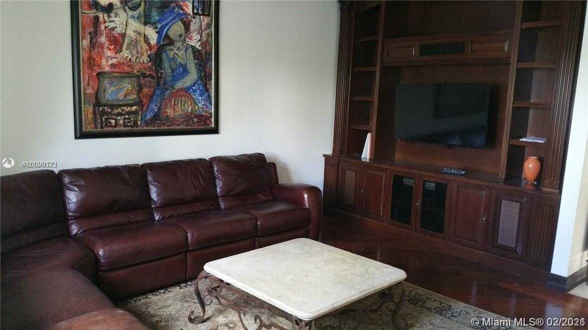 Small Image of 6325 ALLISON RD, Miami Beach Number 4