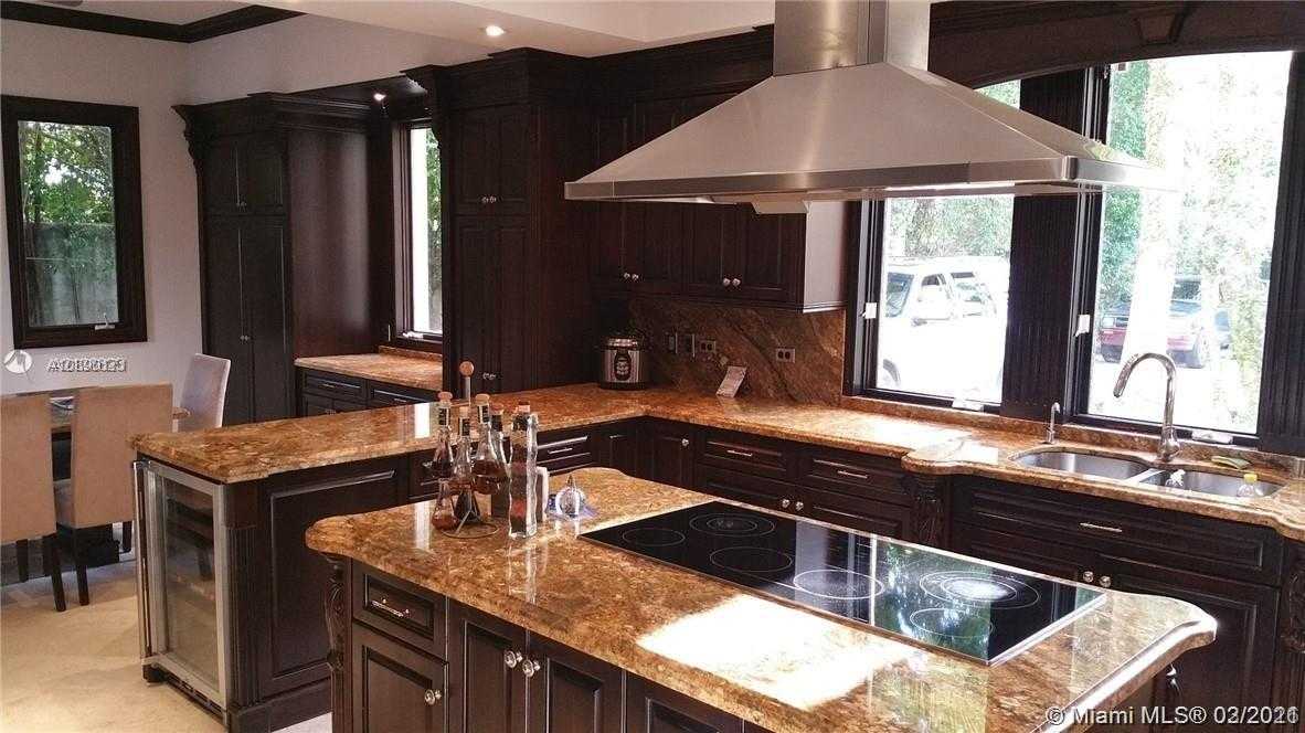 Small Image of 6325 ALLISON RD, Miami Beach Number 8