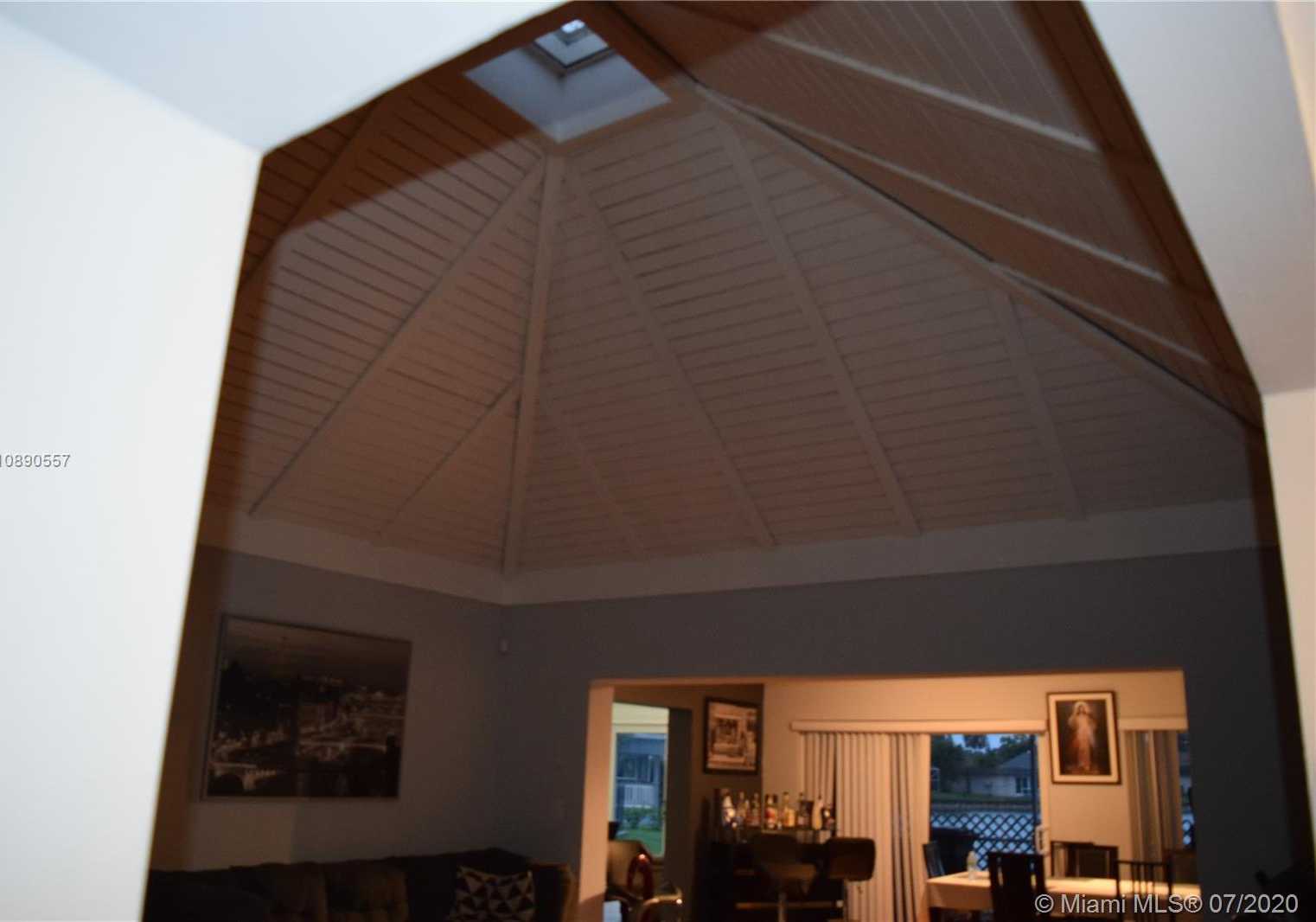 Small Image of 6205 ORCHARD TREE LN, Tamarac Number 10
