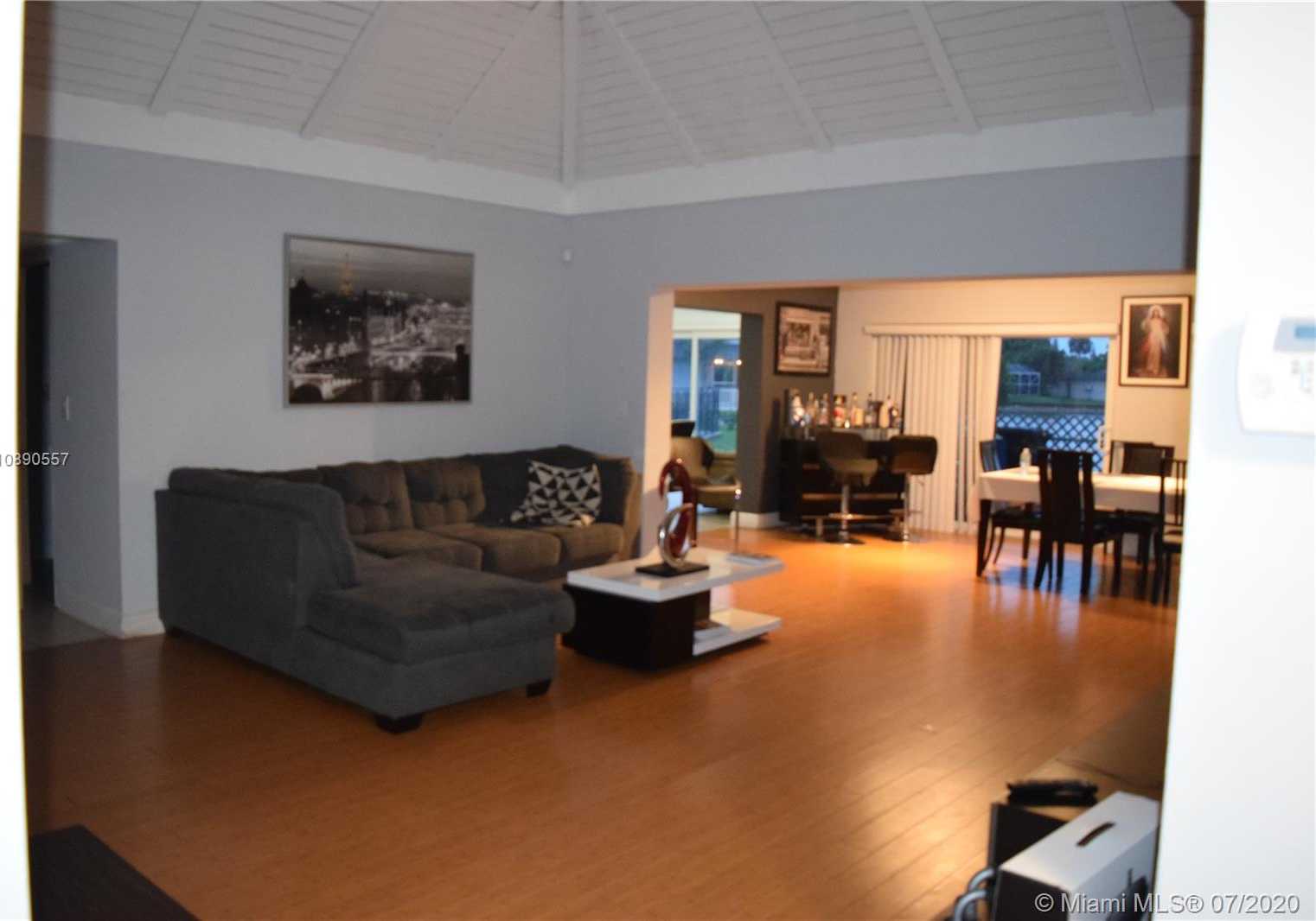 Small Image of 6205 ORCHARD TREE LN, Tamarac Number 55