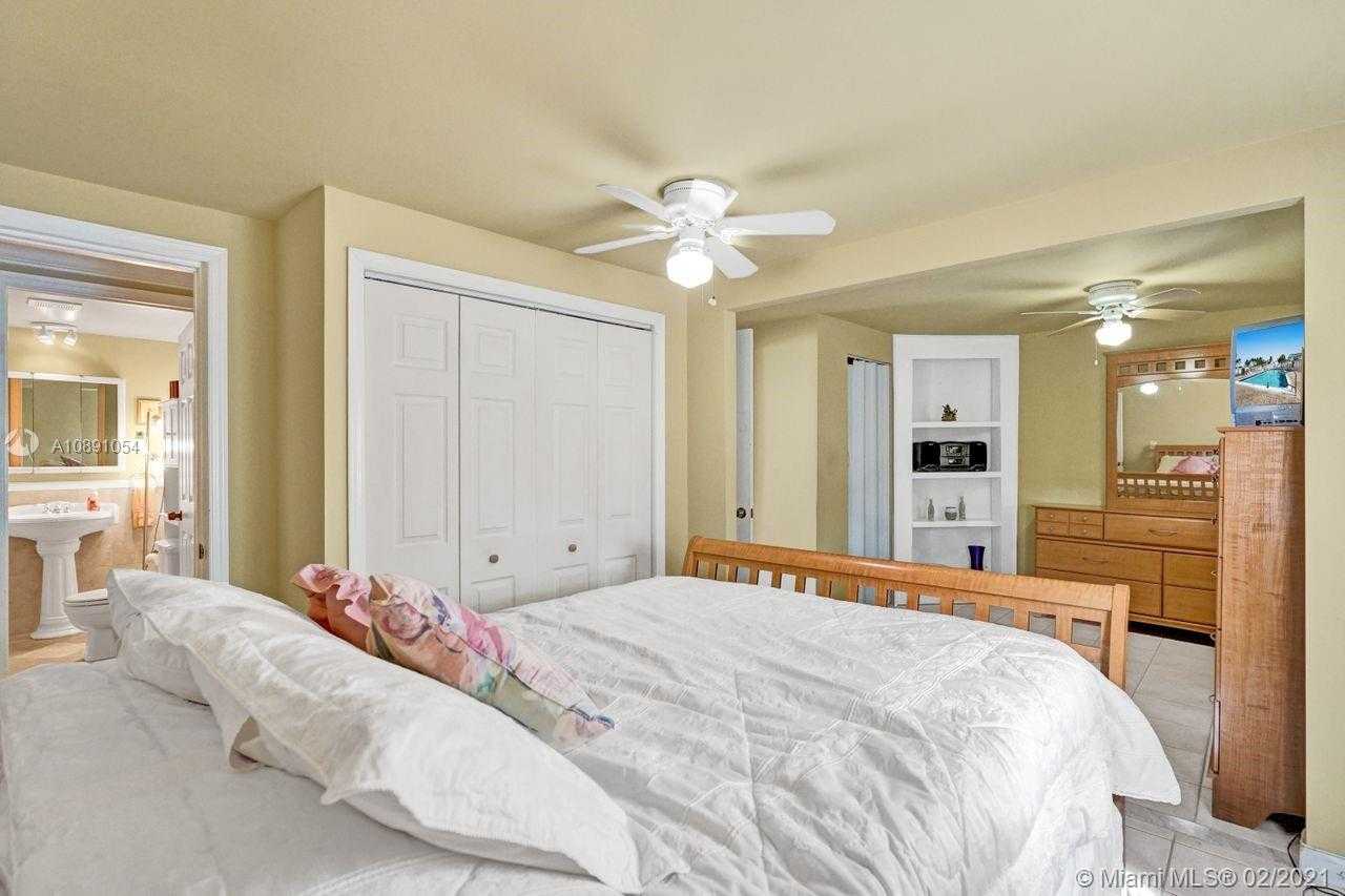 Small Image of 5170 SOUTH WEST 26TH CT, Pembroke Park Number 11