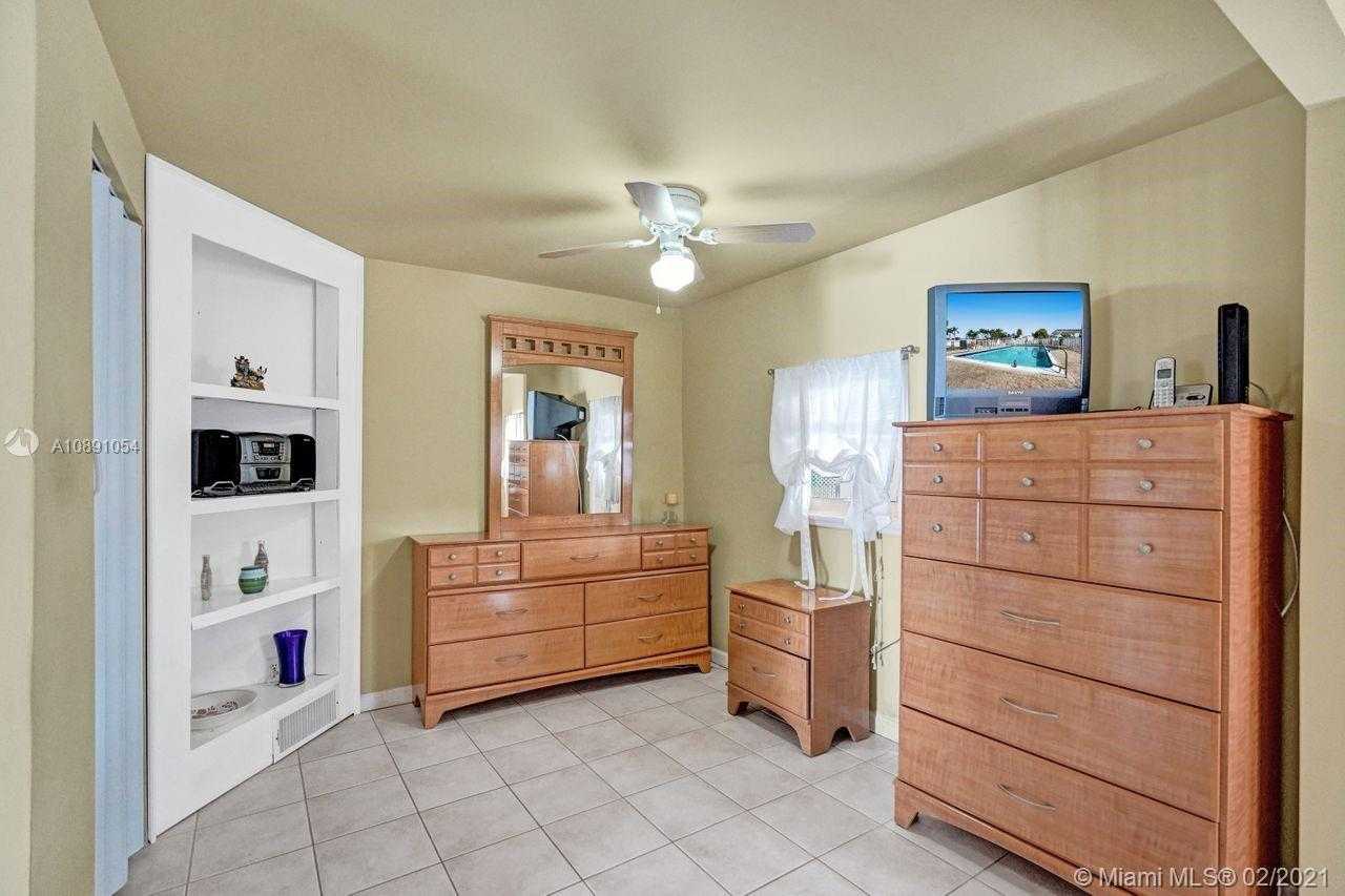 Small Image of 5170 SOUTH WEST 26TH CT, Pembroke Park Number 12