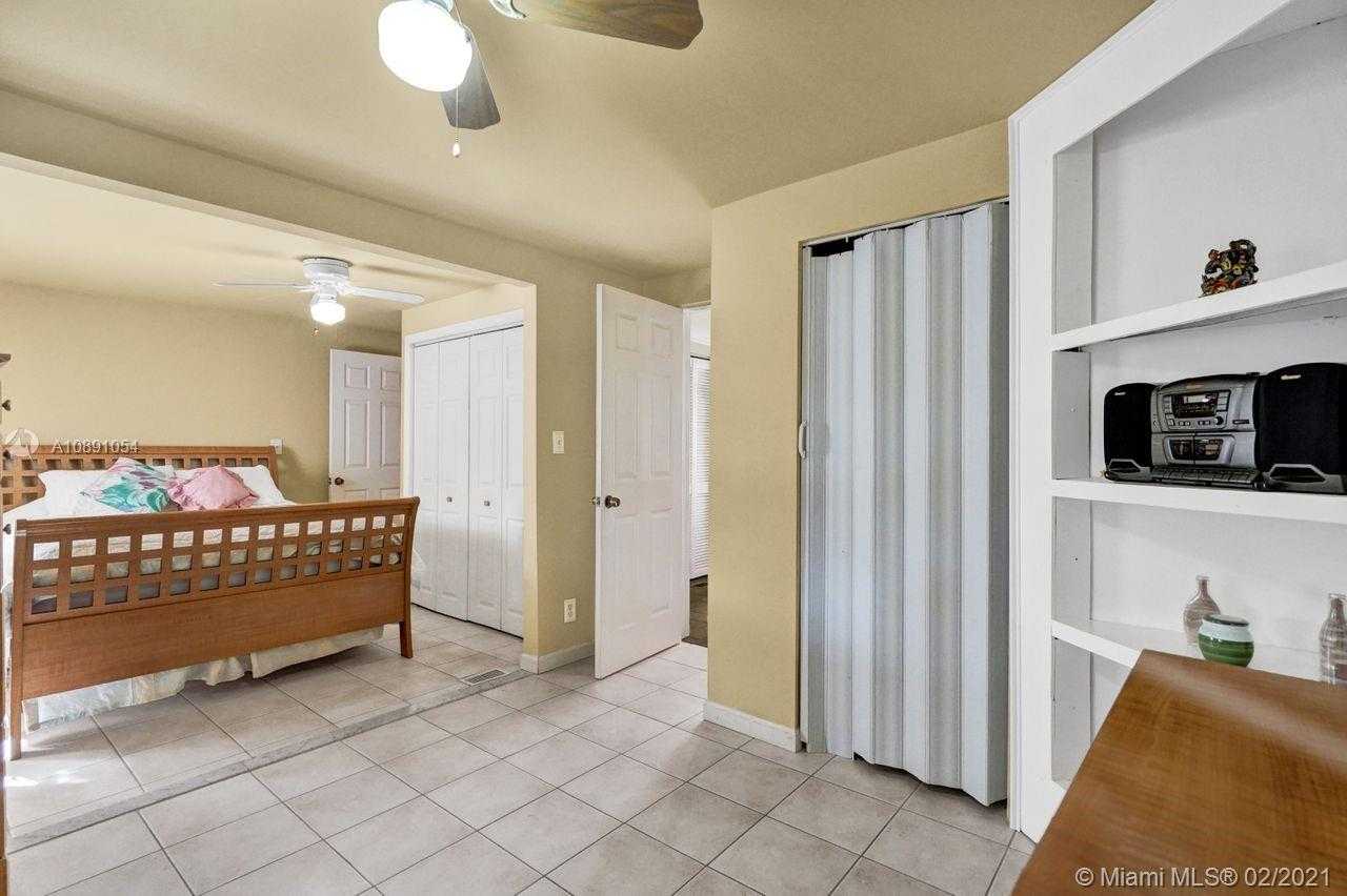 Small Image of 5170 SOUTH WEST 26TH CT, Pembroke Park Number 13