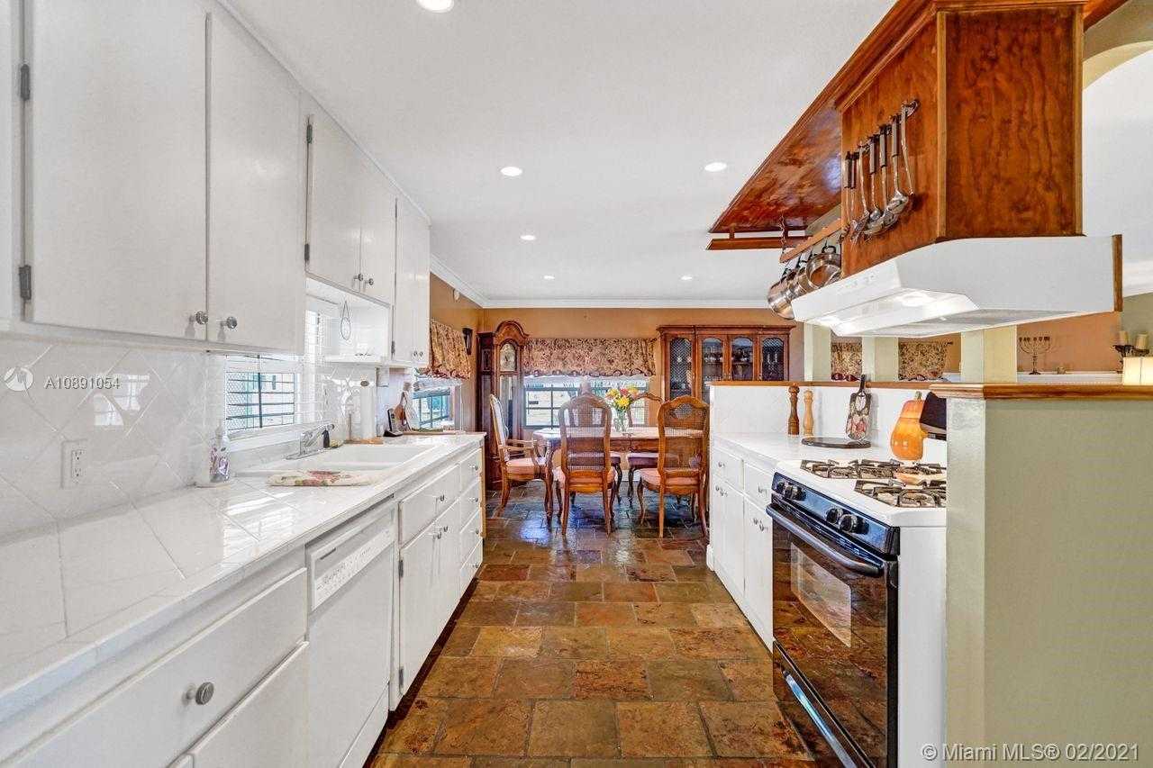 Small Image of 5170 SOUTH WEST 26TH CT, Pembroke Park Number 20