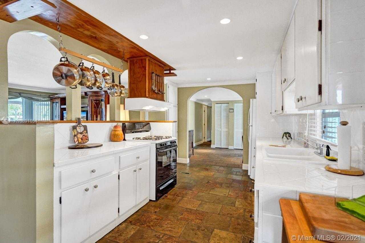 Small Image of 5170 SOUTH WEST 26TH CT, Pembroke Park Number 21