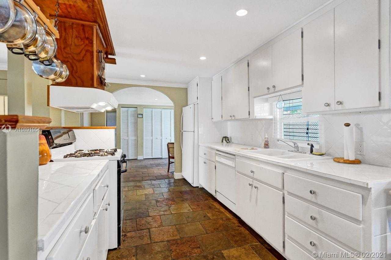 Small Image of 5170 SOUTH WEST 26TH CT, Pembroke Park Number 22