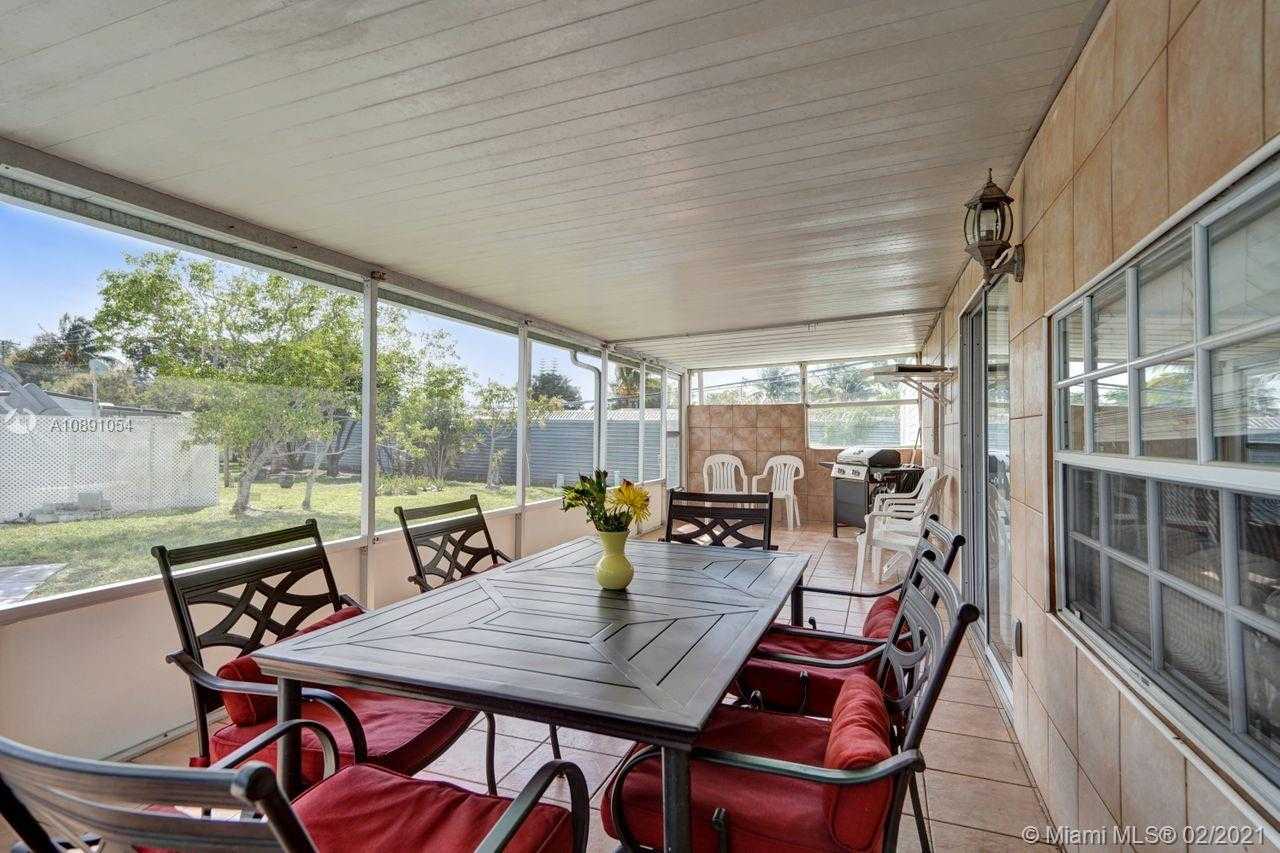 Small Image of 5170 SOUTH WEST 26TH CT, Pembroke Park Number 29