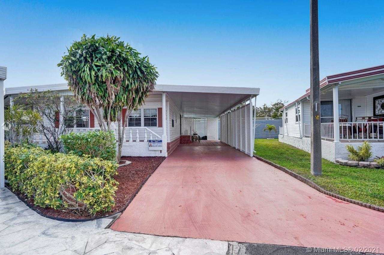 Small Image of 5170 SOUTH WEST 26TH CT, Pembroke Park Number 3