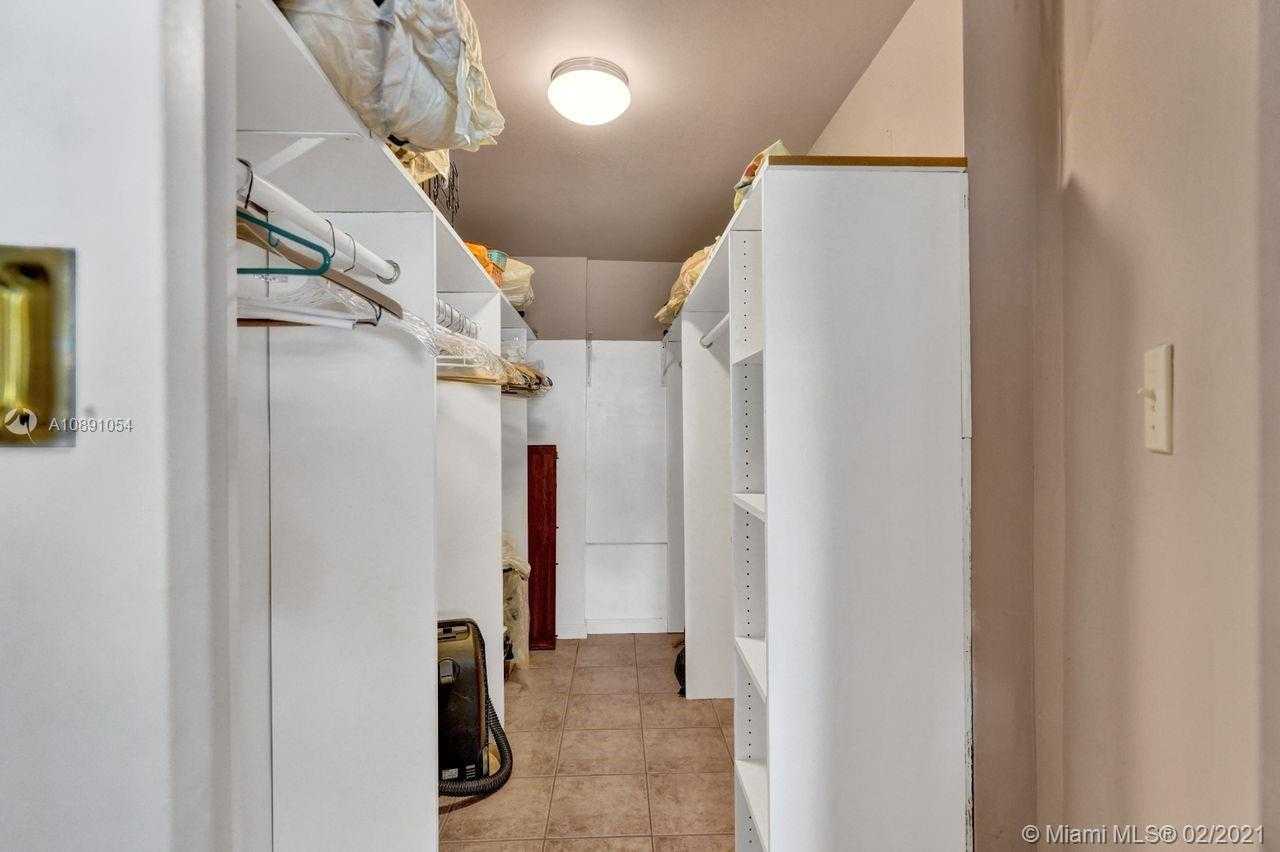 Small Image of 5170 SOUTH WEST 26TH CT, Pembroke Park Number 4
