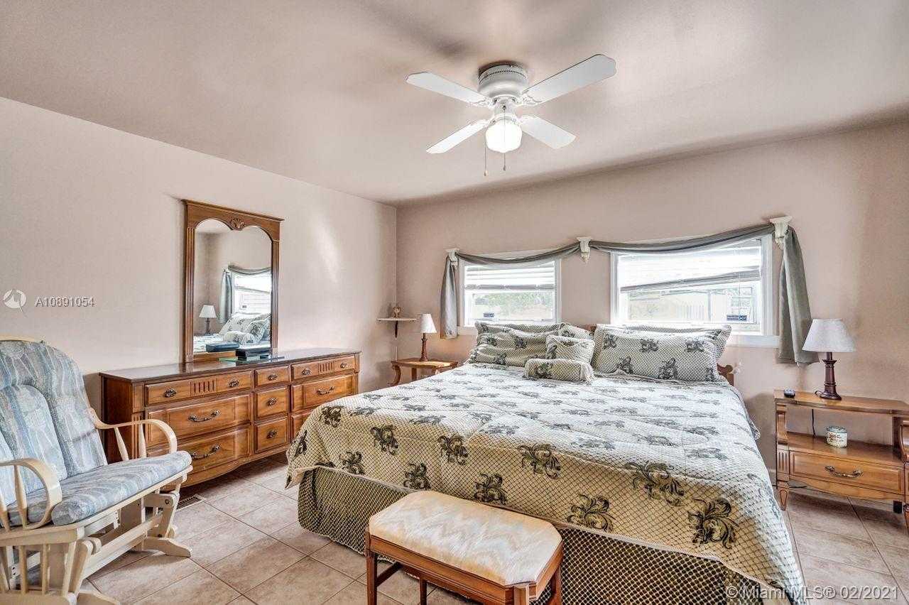 Small Image of 5170 SOUTH WEST 26TH CT, Pembroke Park Number 5