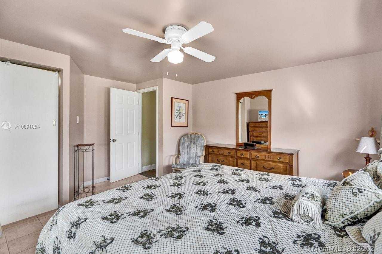 Small Image of 5170 SOUTH WEST 26TH CT, Pembroke Park Number 6