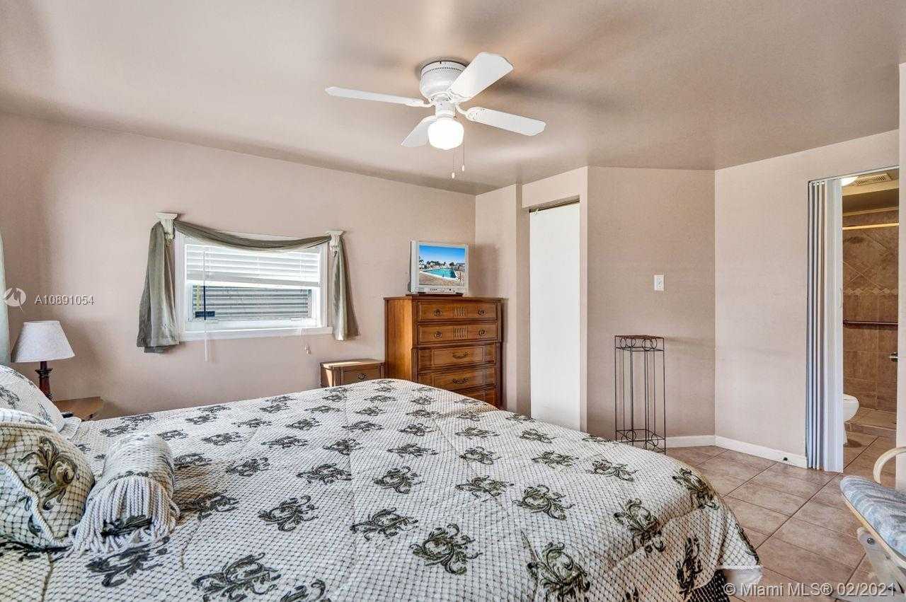 Small Image of 5170 SOUTH WEST 26TH CT, Pembroke Park Number 7