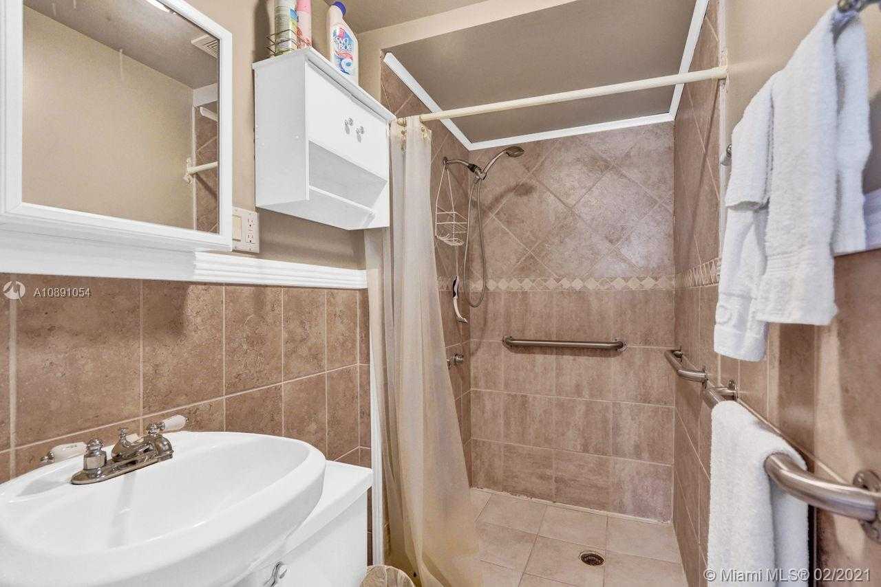 Small Image of 5170 SOUTH WEST 26TH CT, Pembroke Park Number 8