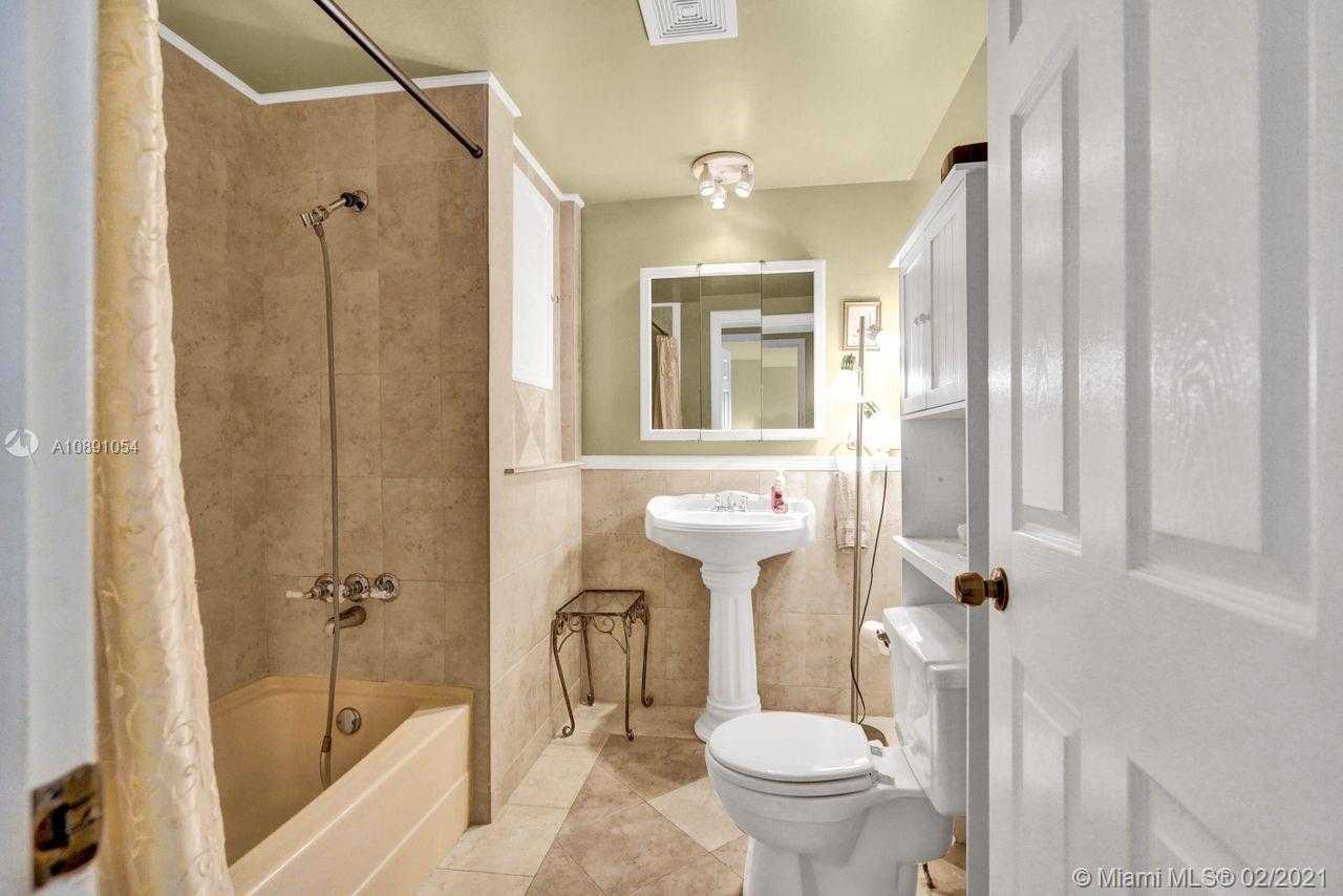 Small Image of 5170 SOUTH WEST 26TH CT, Pembroke Park Number 9