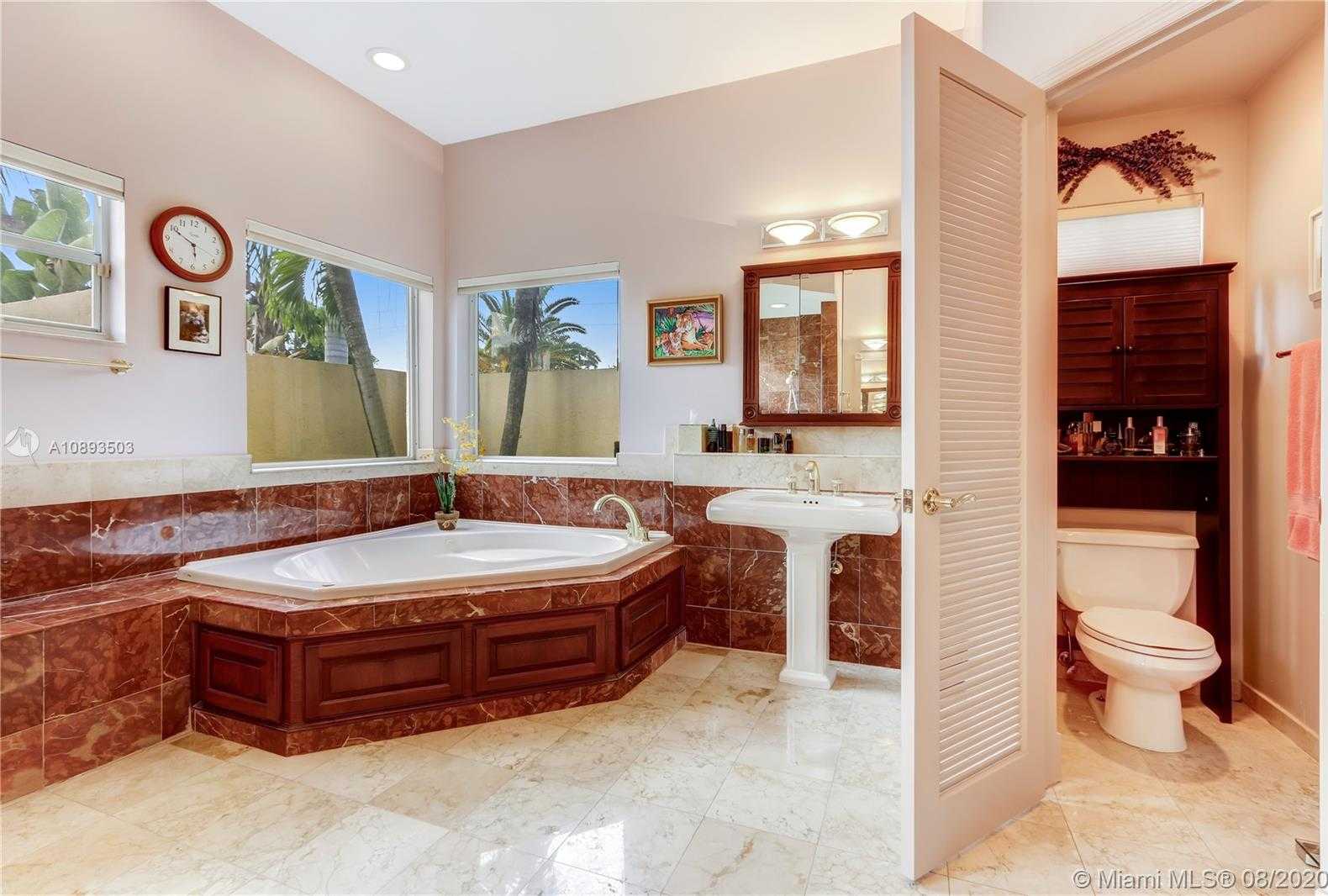 Small Image of 13625 SOUTH WEST 111TH CT, Miami Number 16