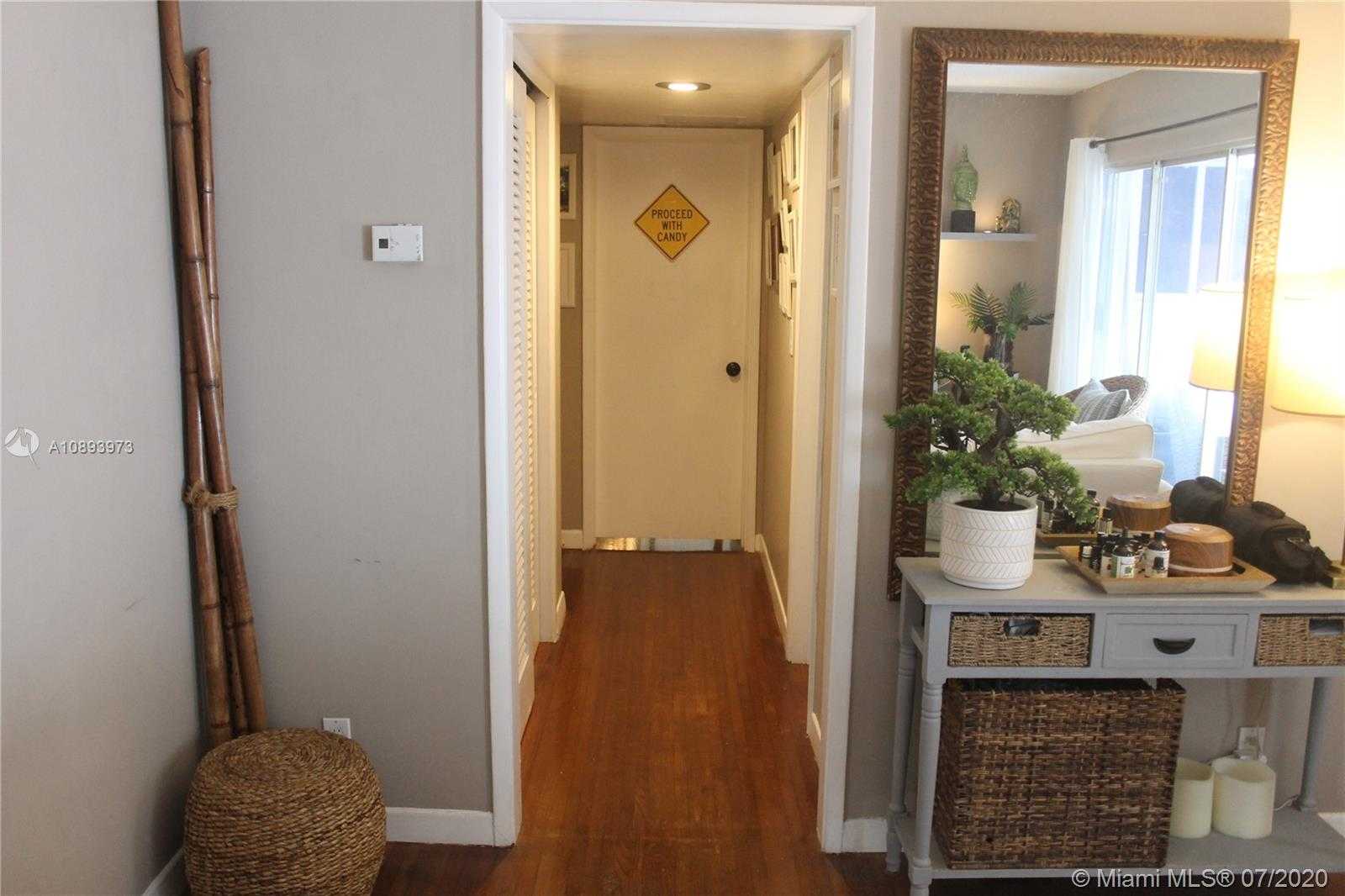 Small Image of 601 NORTH EAST 117TH ST, Biscayne Park Number 14