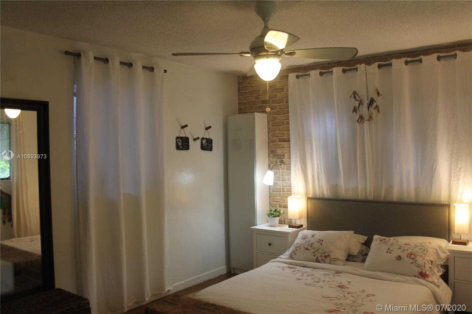 Small Image of 601 NORTH EAST 117TH ST, Biscayne Park Number 24