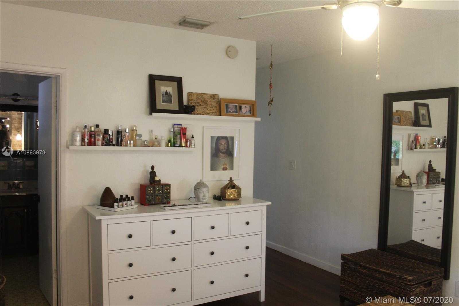 Small Image of 601 NORTH EAST 117TH ST, Biscayne Park Number 25