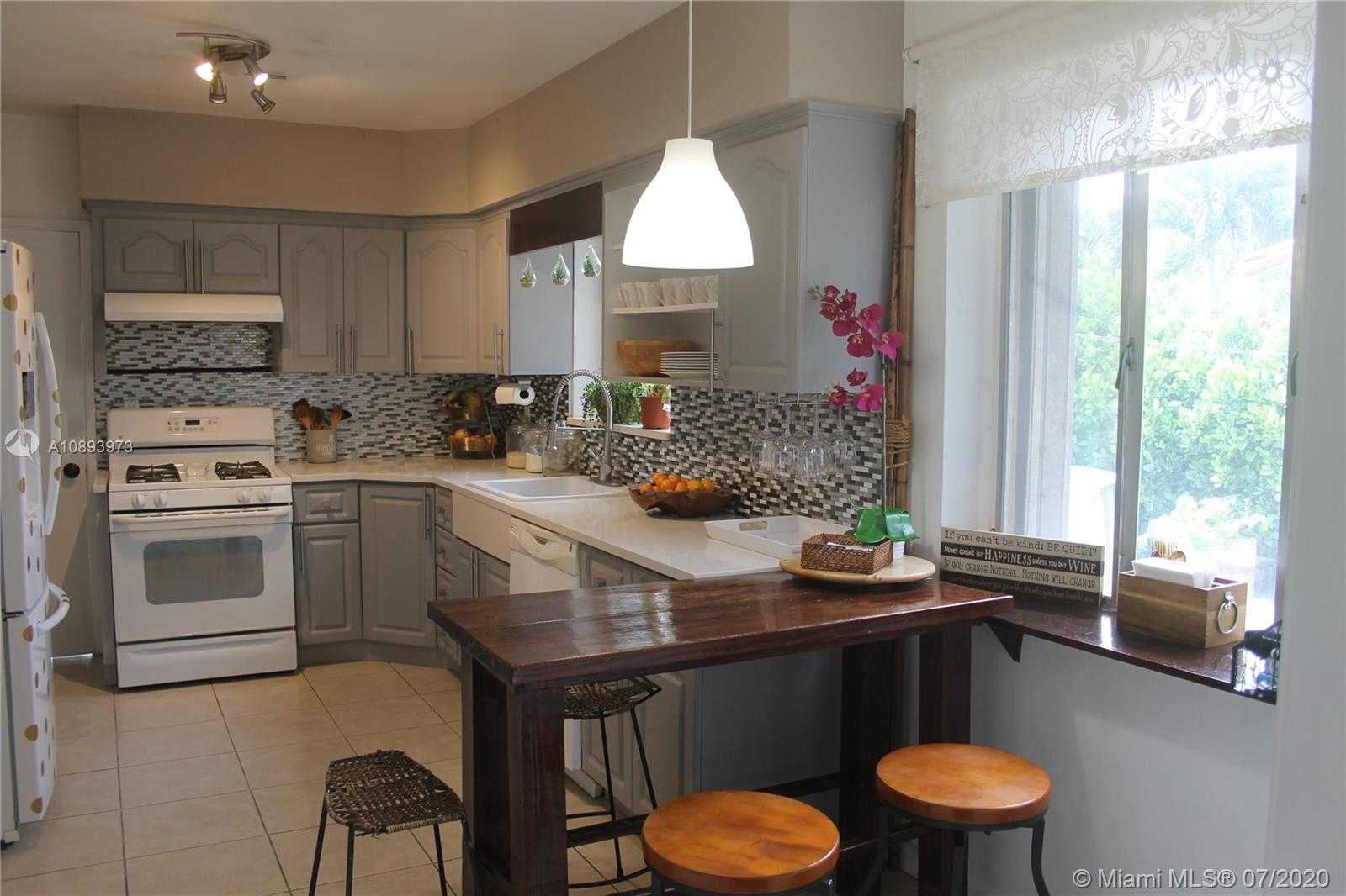 Small Image of 601 NORTH EAST 117TH ST, Biscayne Park Number 33