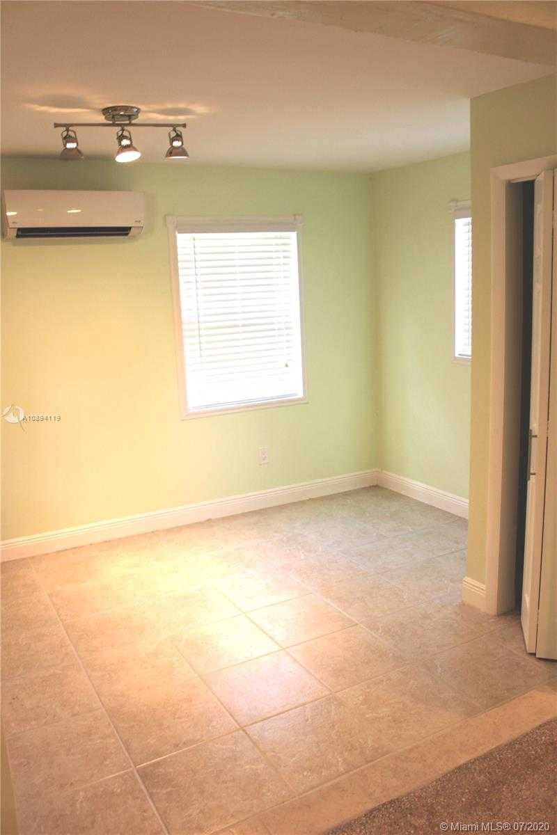 Small Image of 320 PINEWOOD STREET, Lantana Number 11
