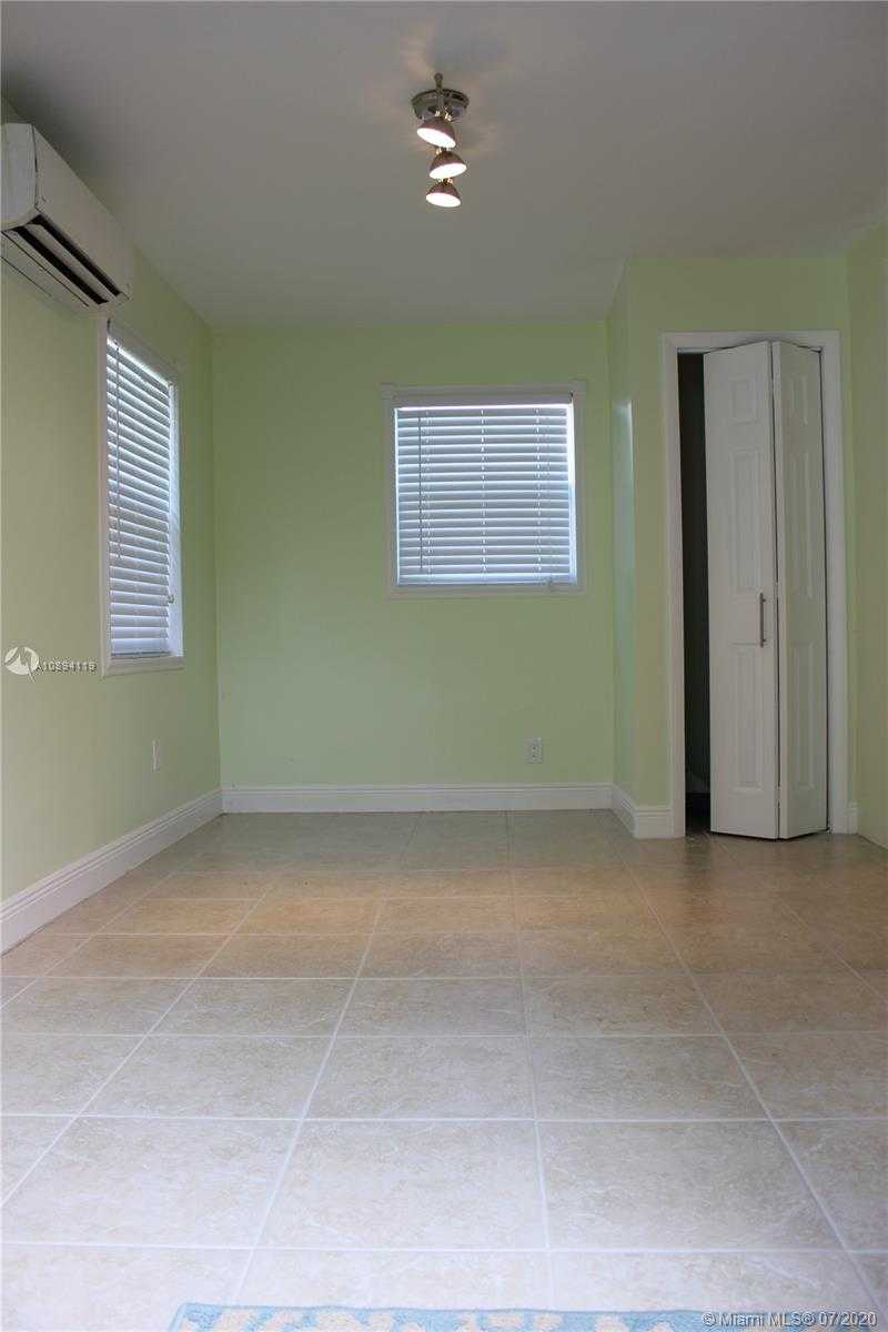 Small Image of 320 PINEWOOD STREET, Lantana Number 13