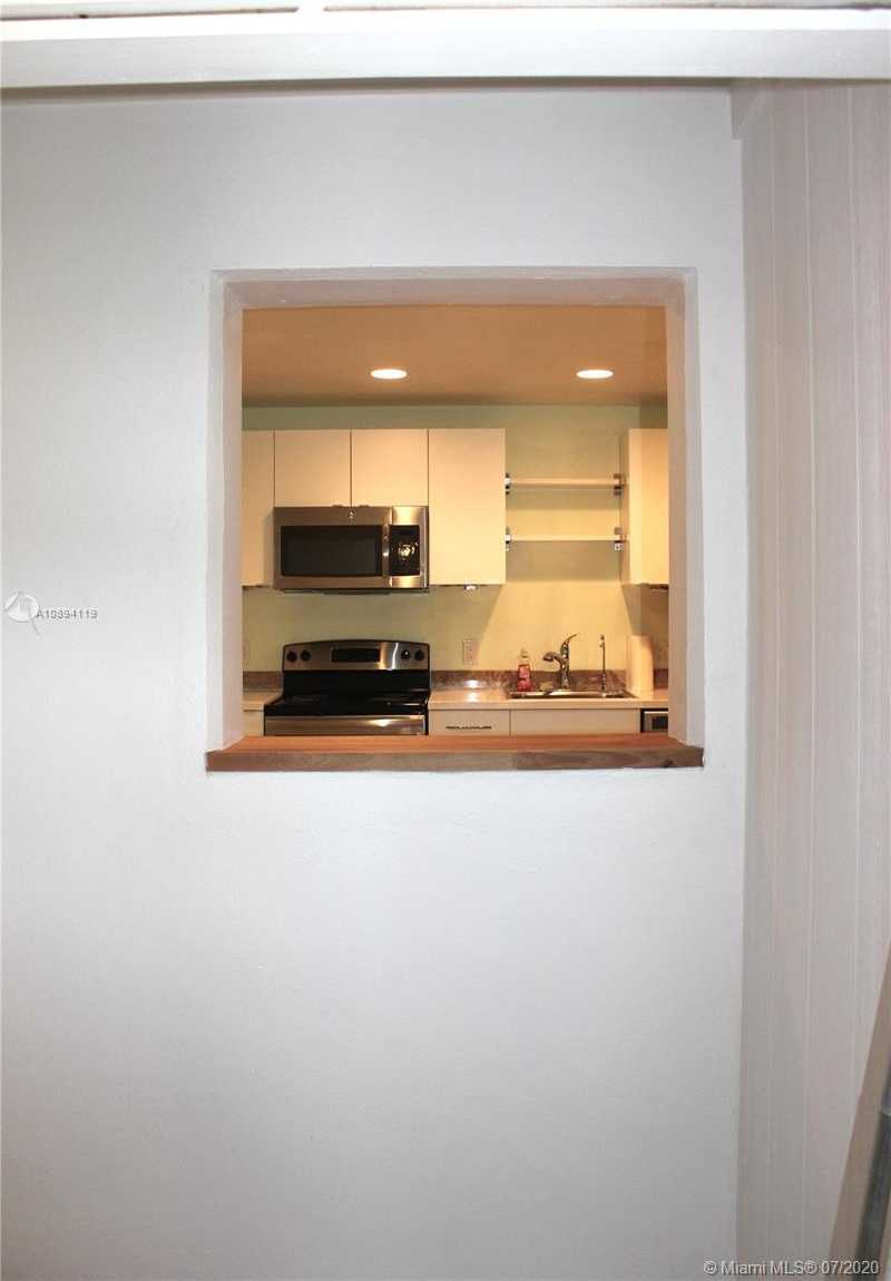 Small Image of 320 PINEWOOD STREET, Lantana Number 15