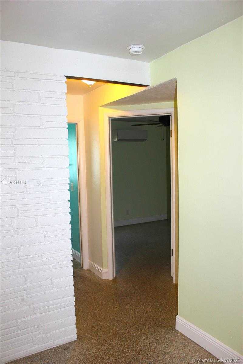 Small Image of 320 PINEWOOD STREET, Lantana Number 18