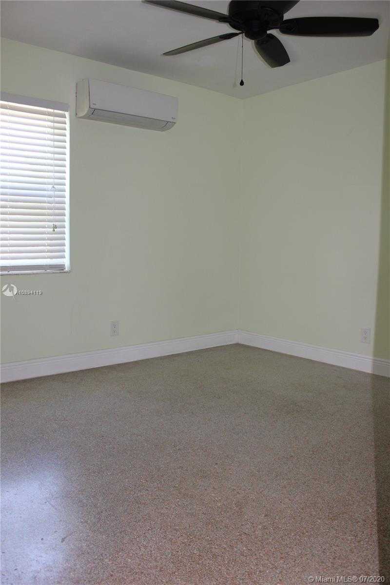 Small Image of 320 PINEWOOD STREET, Lantana Number 20