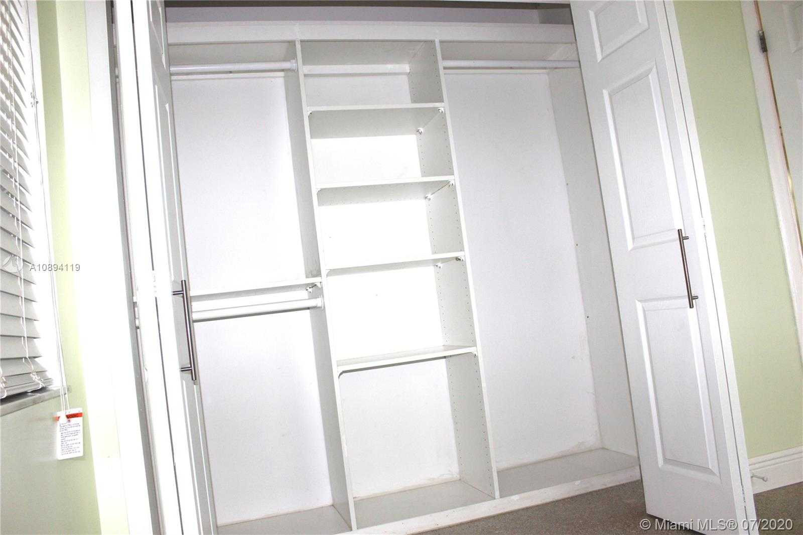 Small Image of 320 PINEWOOD STREET, Lantana Number 21