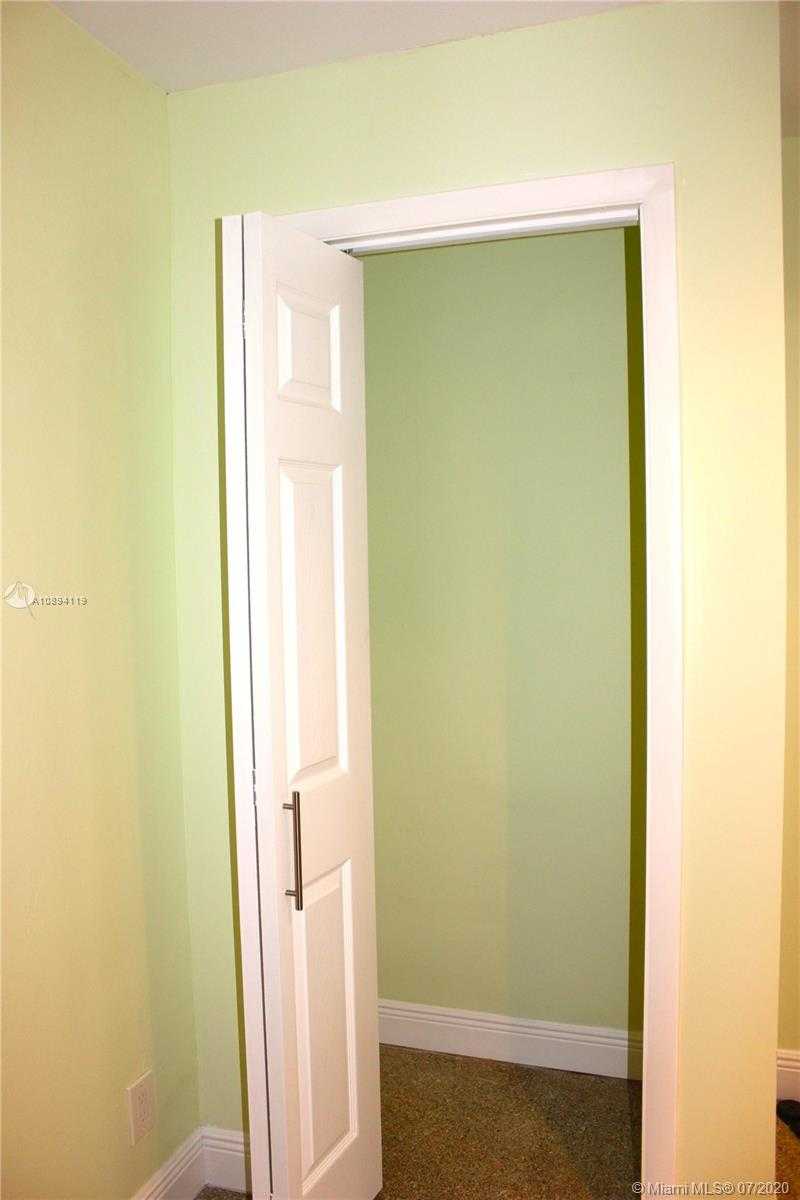 Small Image of 320 PINEWOOD STREET, Lantana Number 24