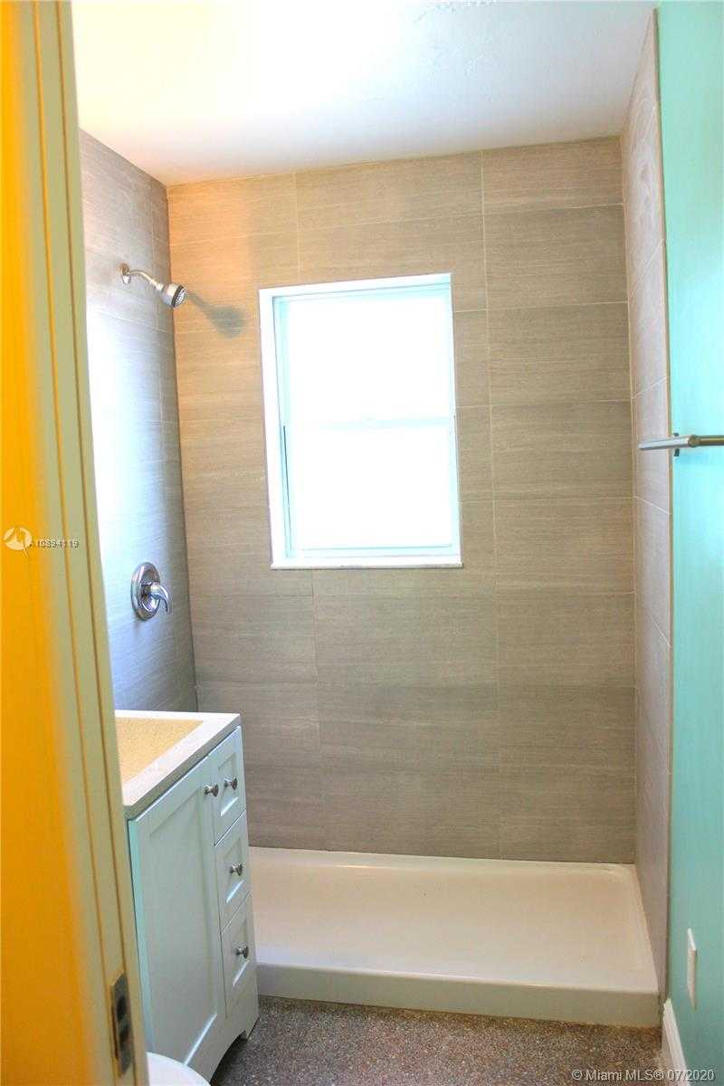 Small Image of 320 PINEWOOD STREET, Lantana Number 26
