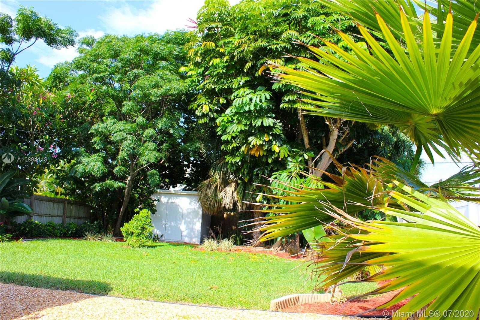 Small Image of 320 PINEWOOD STREET, Lantana Number 27