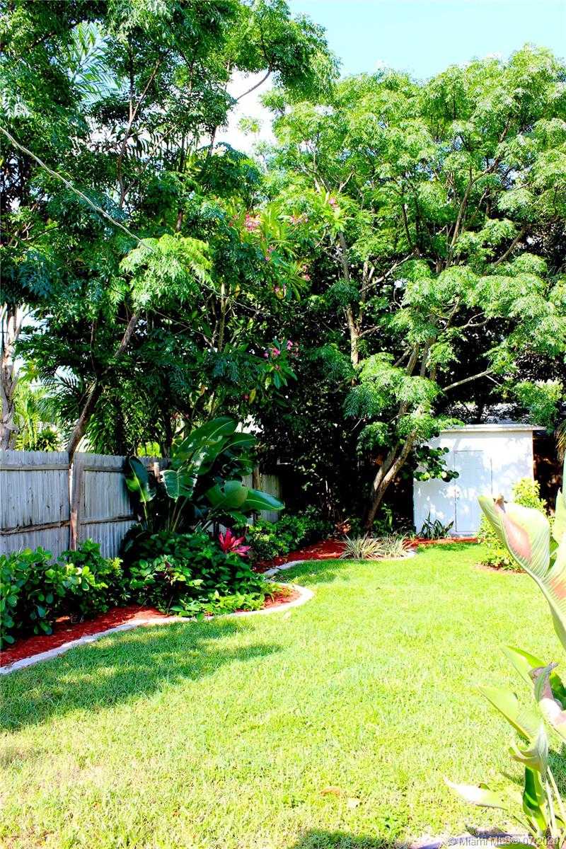 Small Image of 320 PINEWOOD STREET, Lantana Number 29