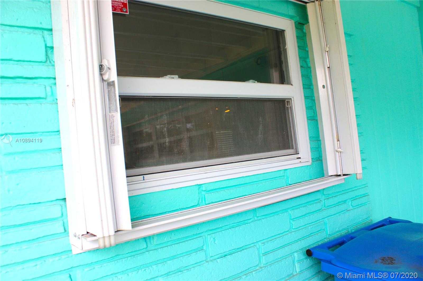 Small Image of 320 PINEWOOD STREET, Lantana Number 31