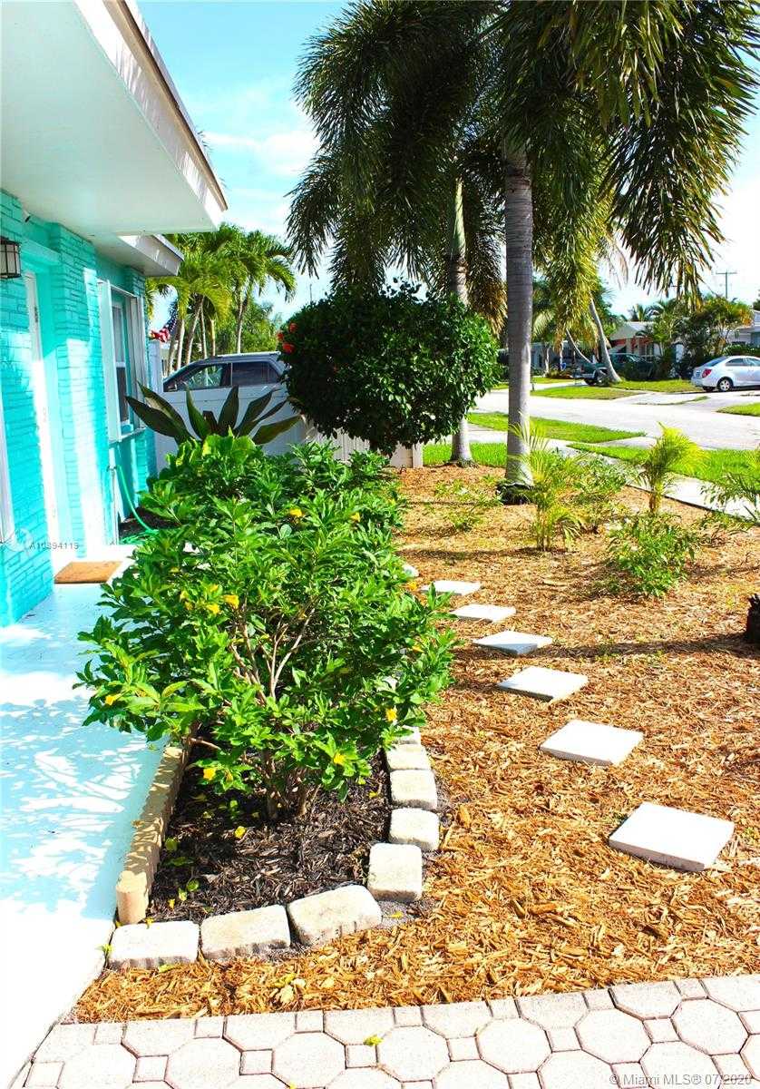 Small Image of 320 PINEWOOD STREET, Lantana Number 5
