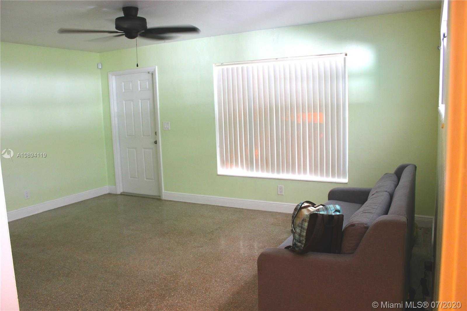 Small Image of 320 PINEWOOD STREET, Lantana Number 6