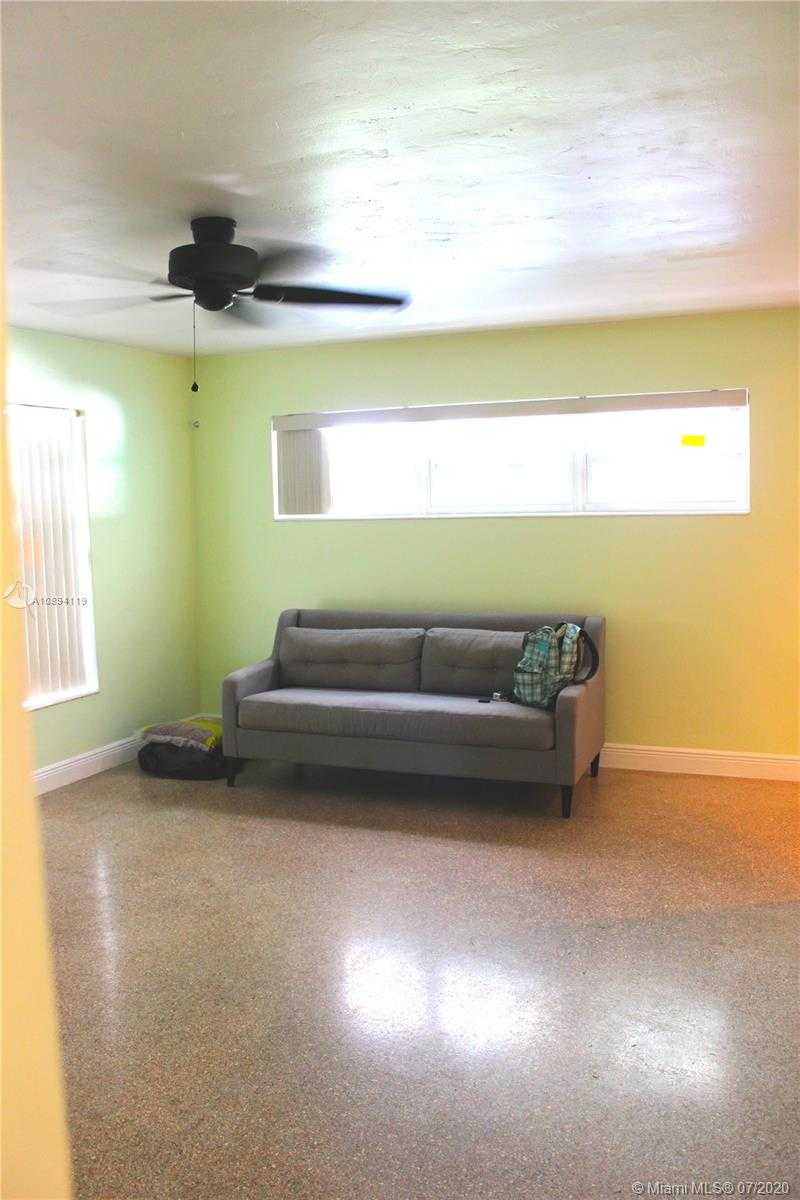 Small Image of 320 PINEWOOD STREET, Lantana Number 7