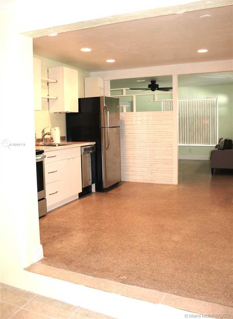 Small Image of 320 PINEWOOD STREET, Lantana Number 8
