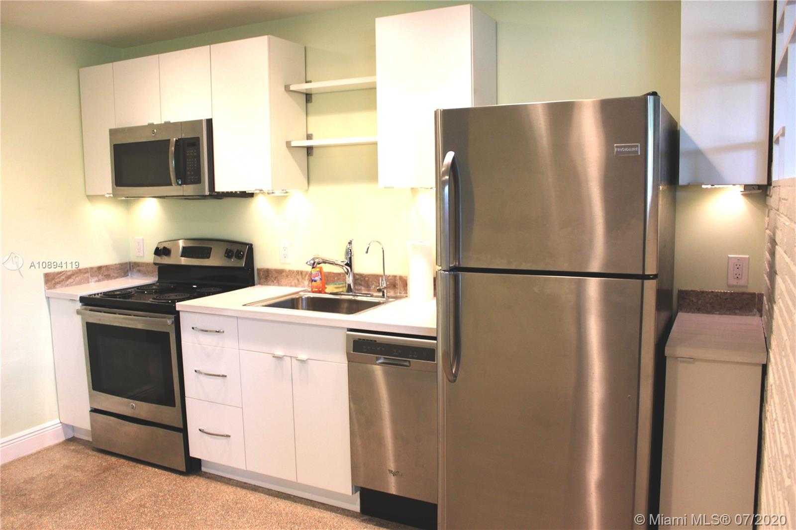 Small Image of 320 PINEWOOD STREET, Lantana Number 9