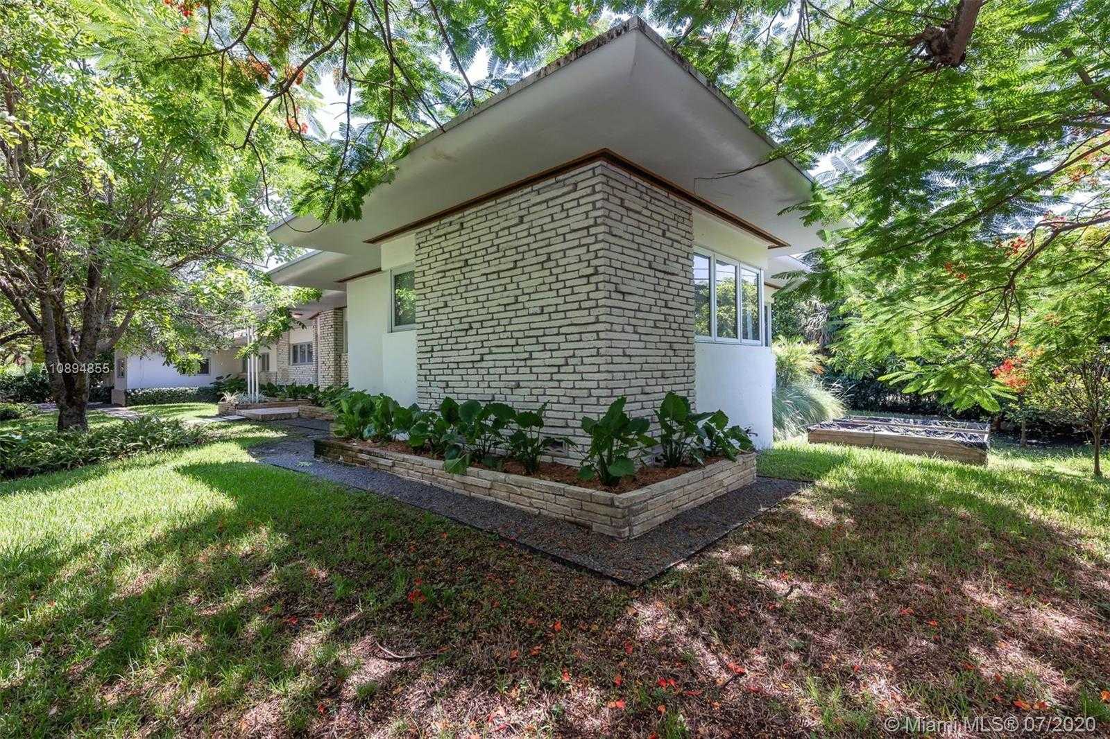 Small Image of 2801 FAIRGREEN DR, Miami Beach Number 11
