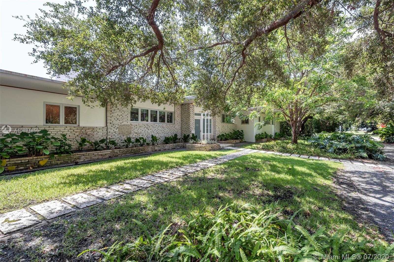 Small Image of 2801 FAIRGREEN DR, Miami Beach Number 13