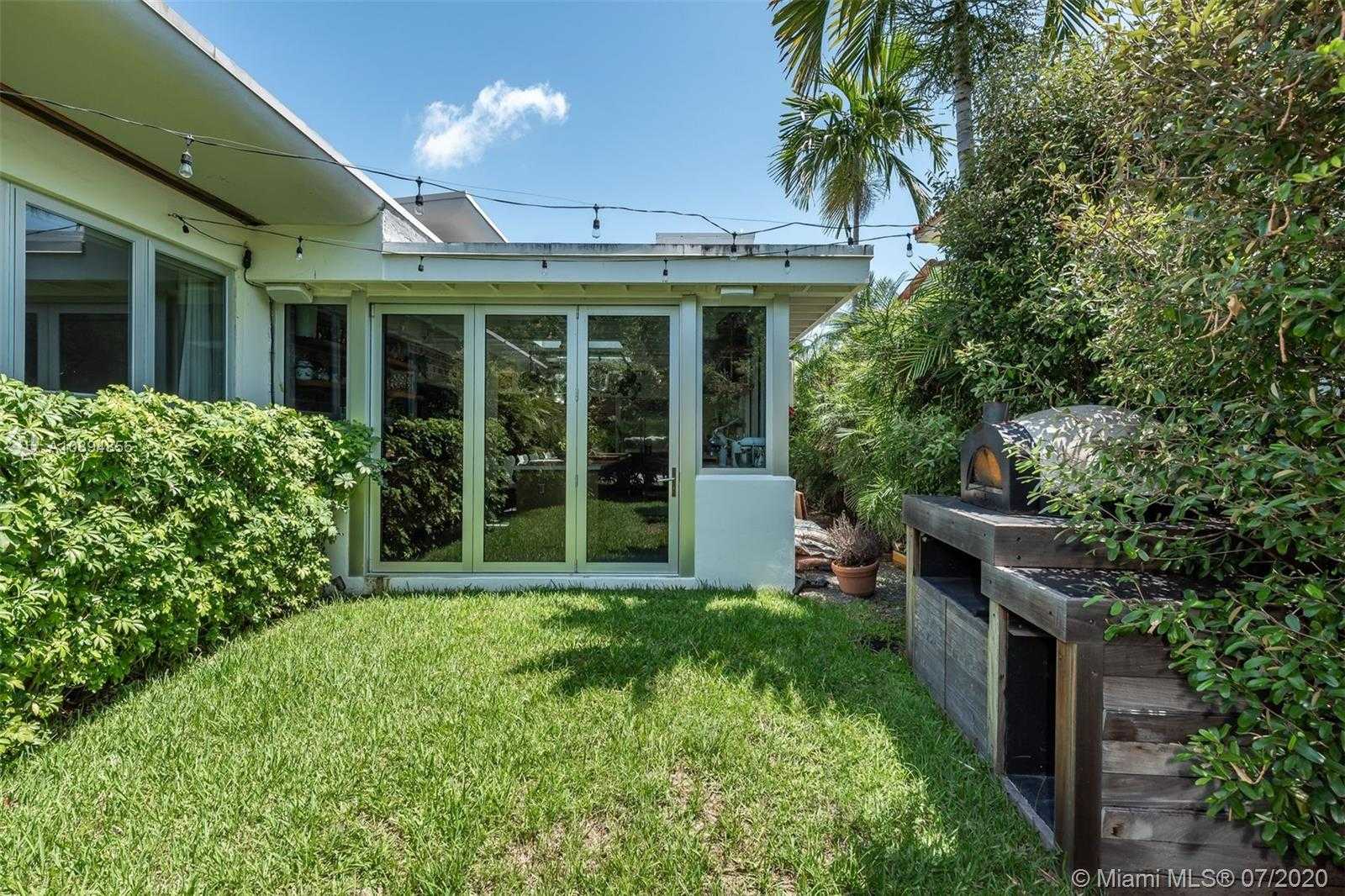 Small Image of 2801 FAIRGREEN DR, Miami Beach Number 15