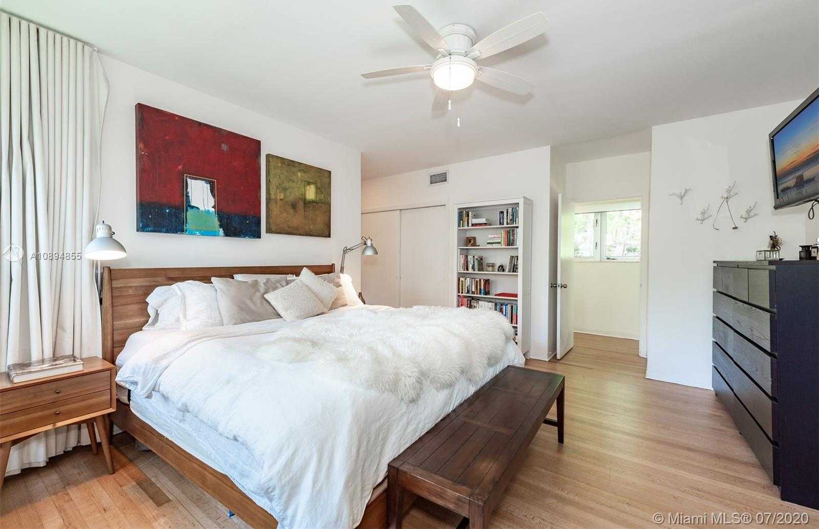 Small Image of 2801 FAIRGREEN DR, Miami Beach Number 16