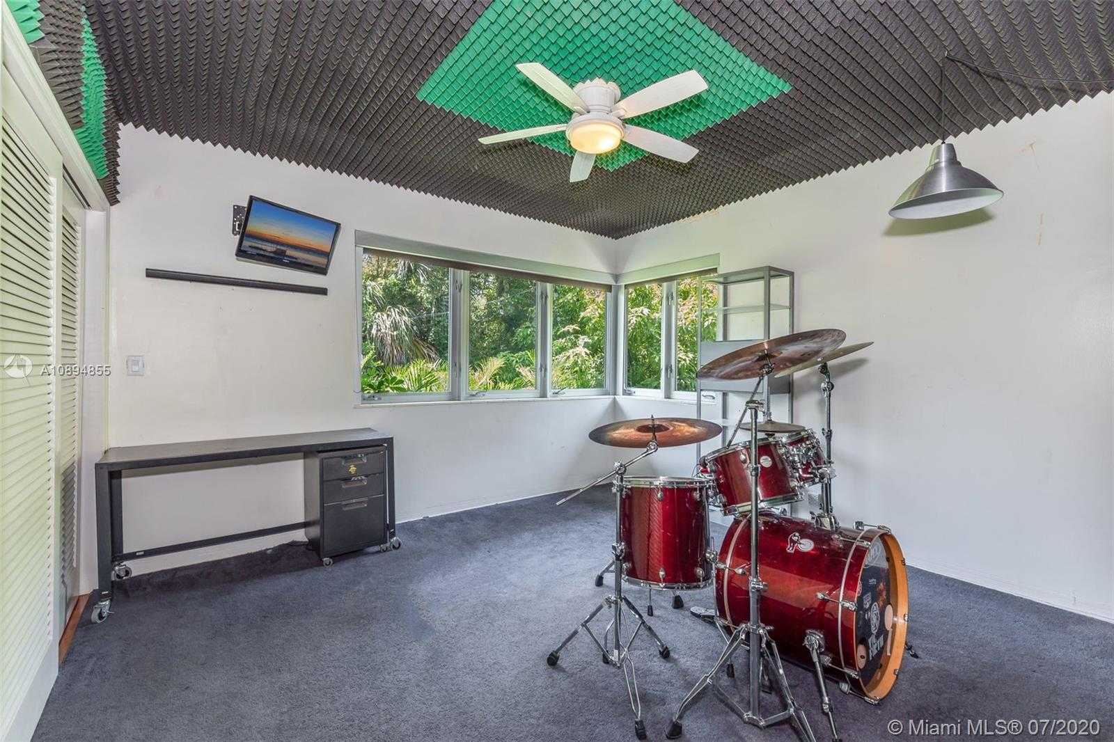 Small Image of 2801 FAIRGREEN DR, Miami Beach Number 19