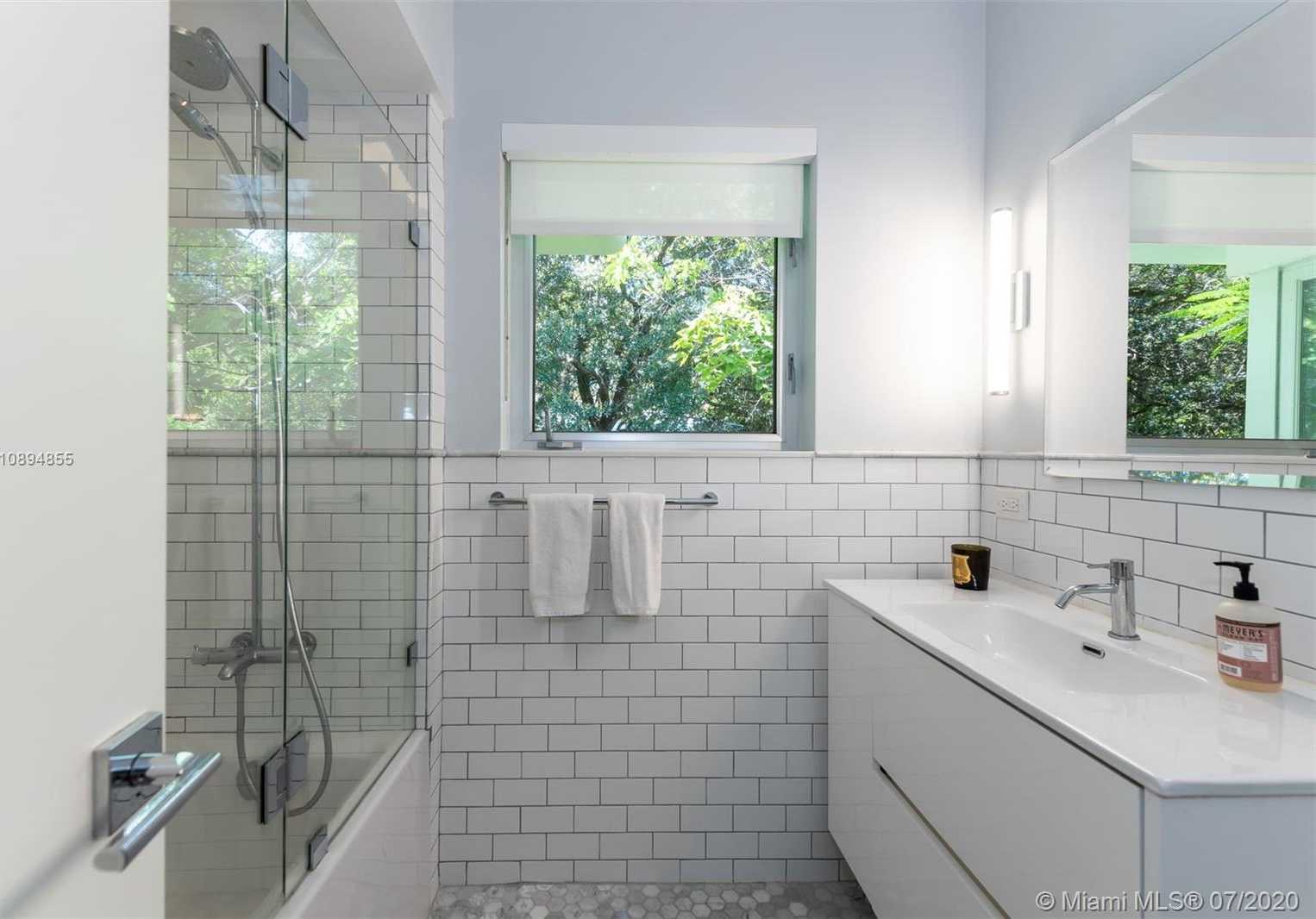 Small Image of 2801 FAIRGREEN DR, Miami Beach Number 20